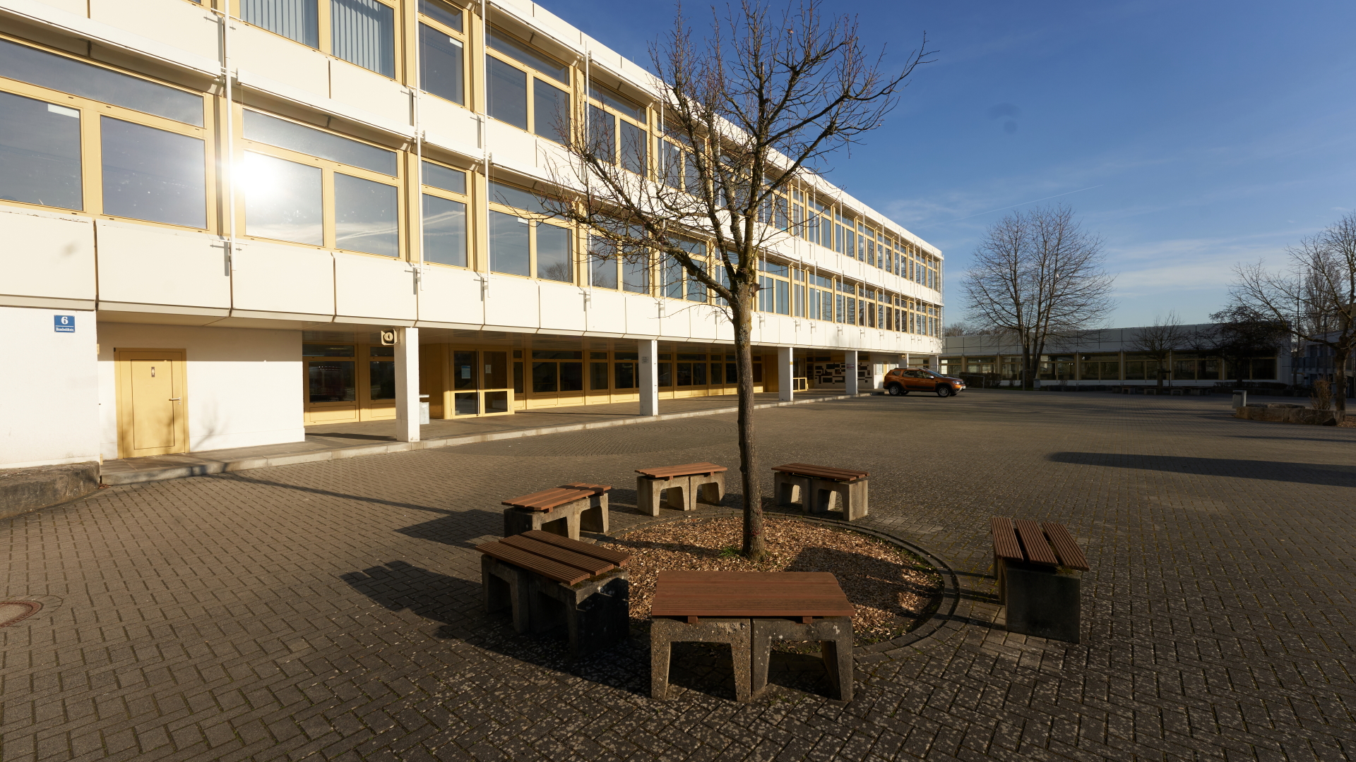 Schulhof des Musikgymnasiums in Montabaur
