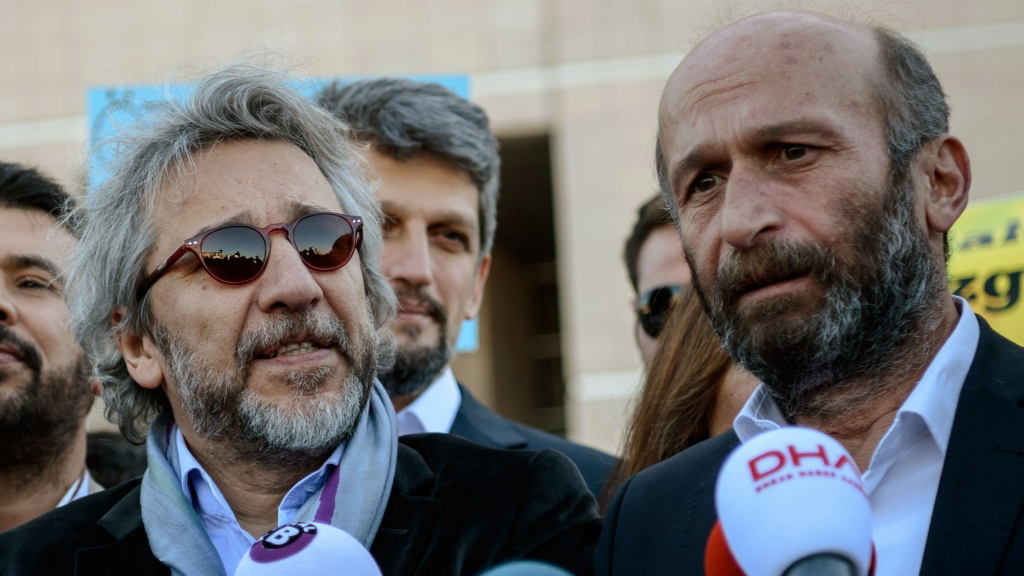Die Cumhuriyet-Journalisten Dundar (links) und Gül am 22.4. 2016