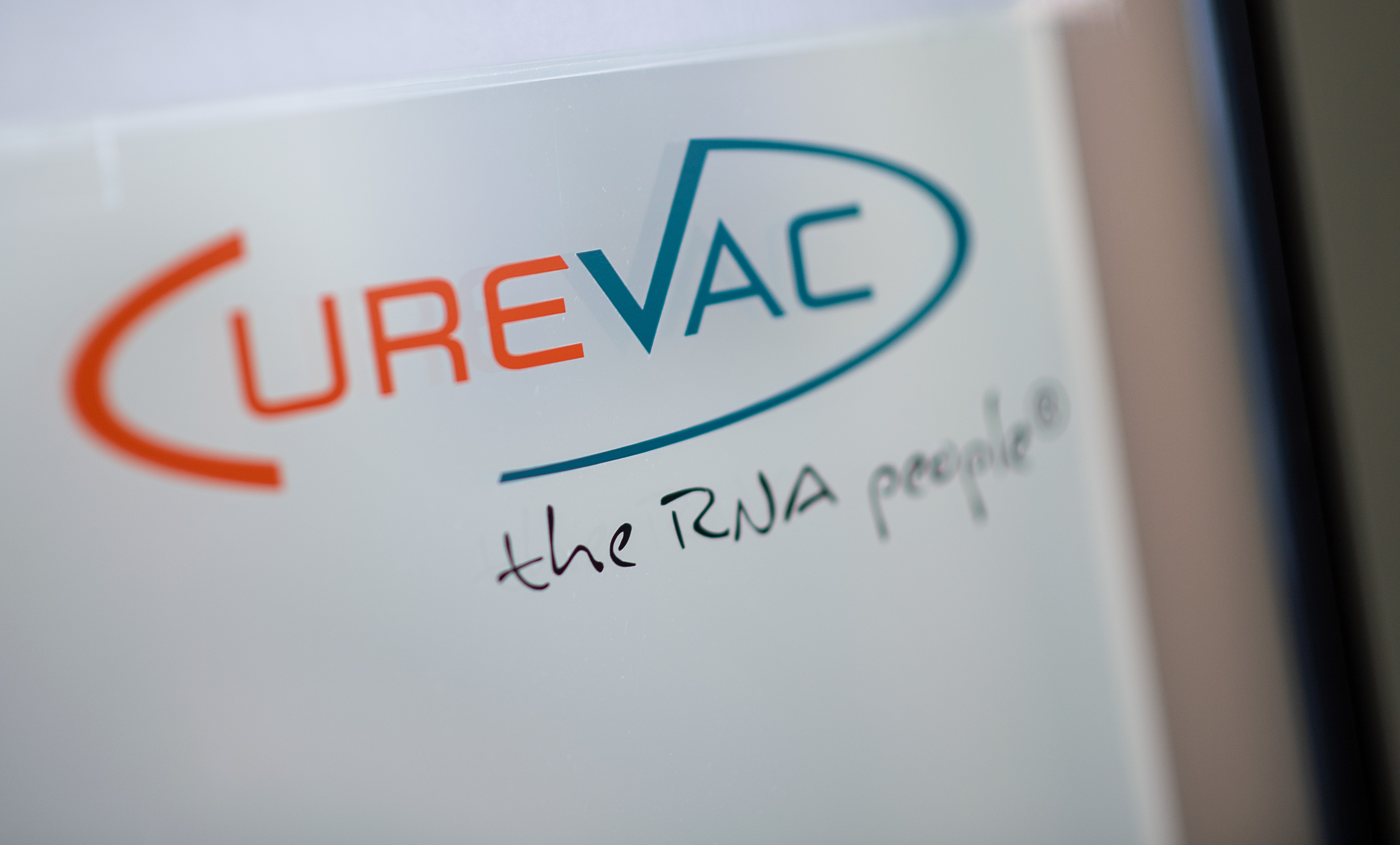 Logo des Biotech-Unternehmens CureVac | dpa