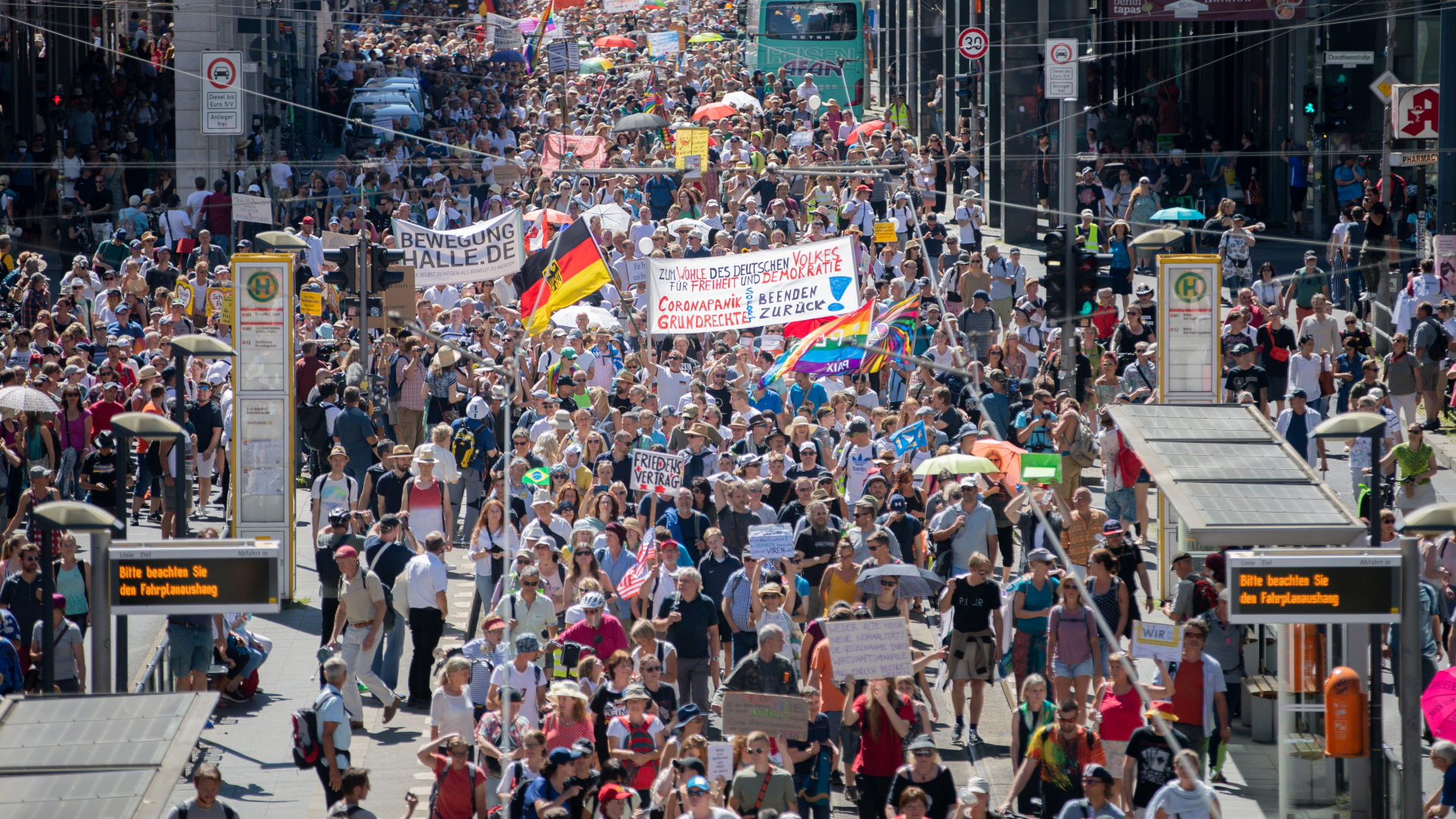 Corona-Demo in Berlin: Protestiert, gestoppt, kritisiert | tagesschau.de