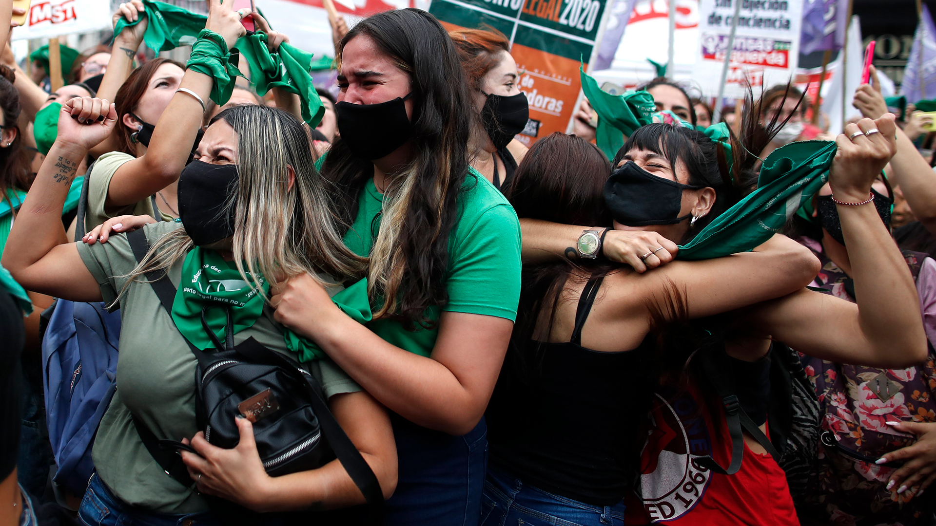 Aktivistinnen nehmen vor dem Kongress in Buenos Aires (Argentinien) an einer Demonstration für die Entkriminalisierung von Abtreibungen teil | AP