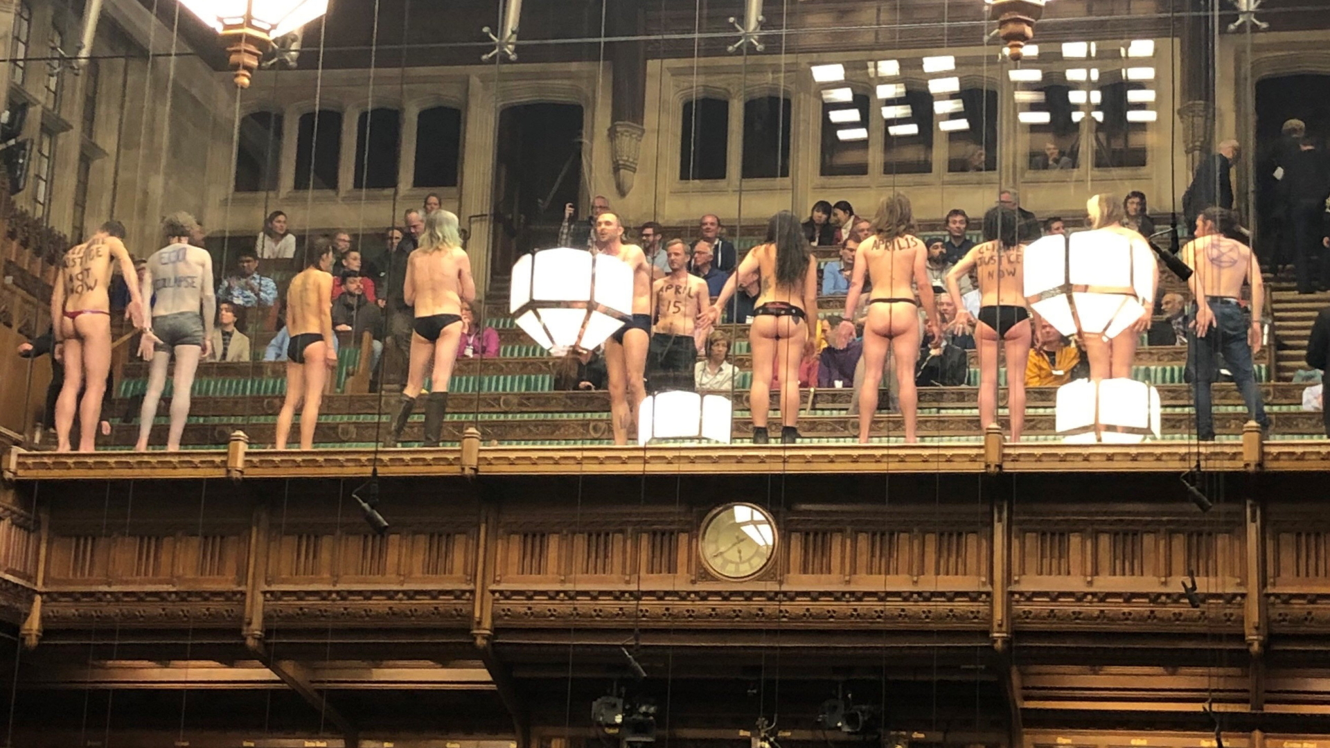 Klima-Demonstranten im britischen Parlament | dpa