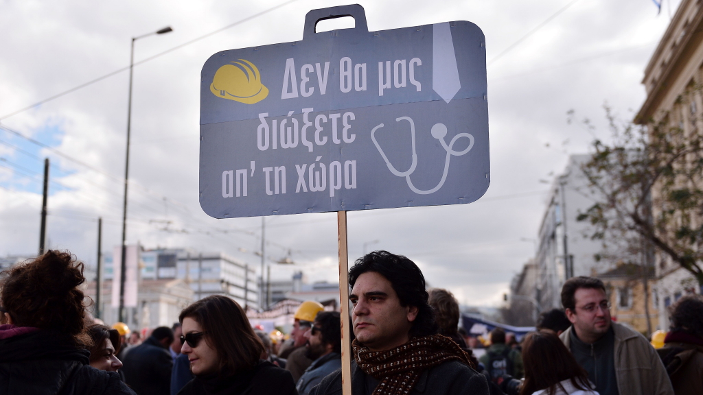 "Ihr werdet uns nicht aus der Stadt vertreiben" - Ingenieure, Anwälte und Ärzte demonstrieren in Athen.