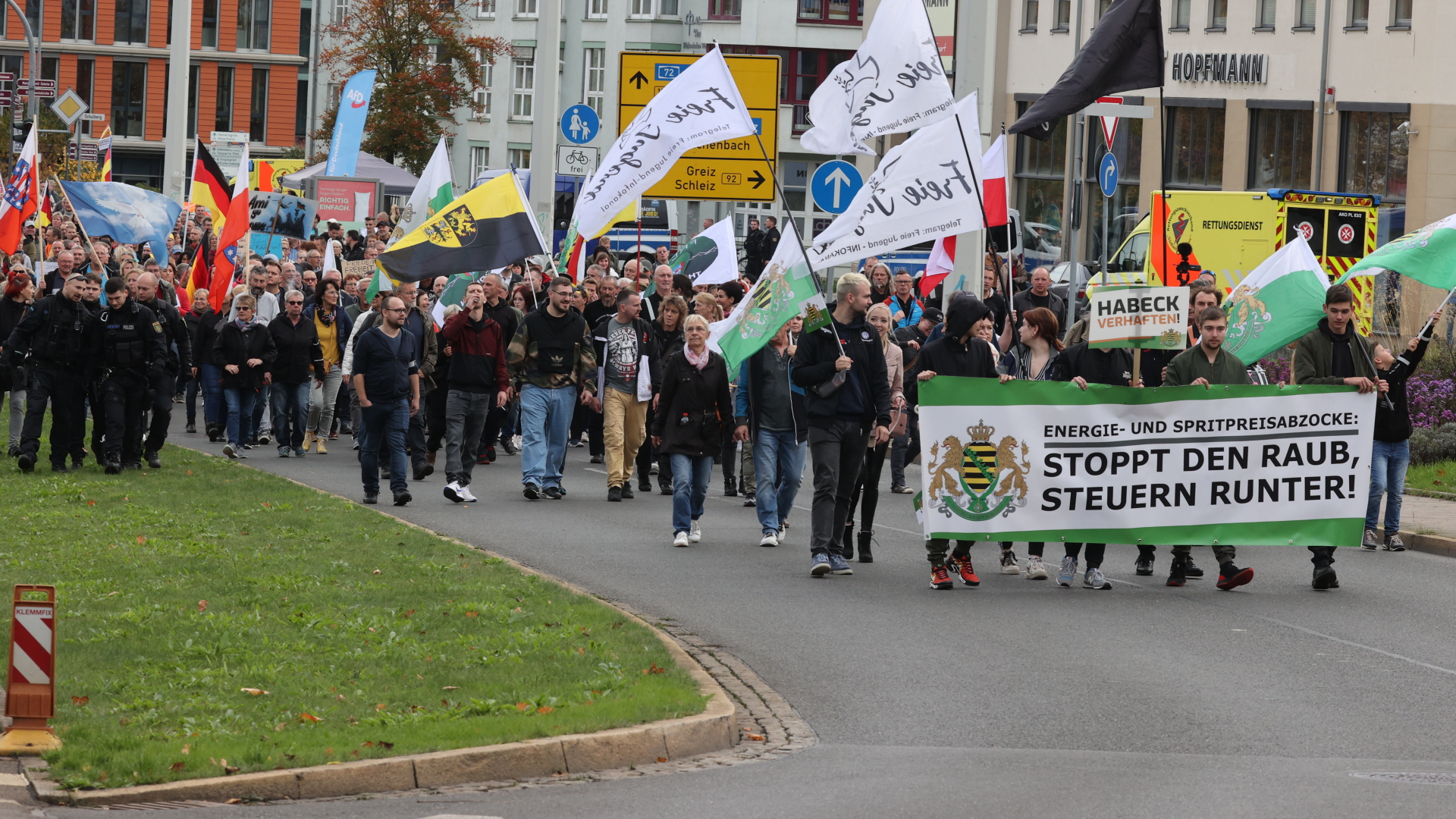 Teilnehmer einer Demonstration in Plauen | dpa