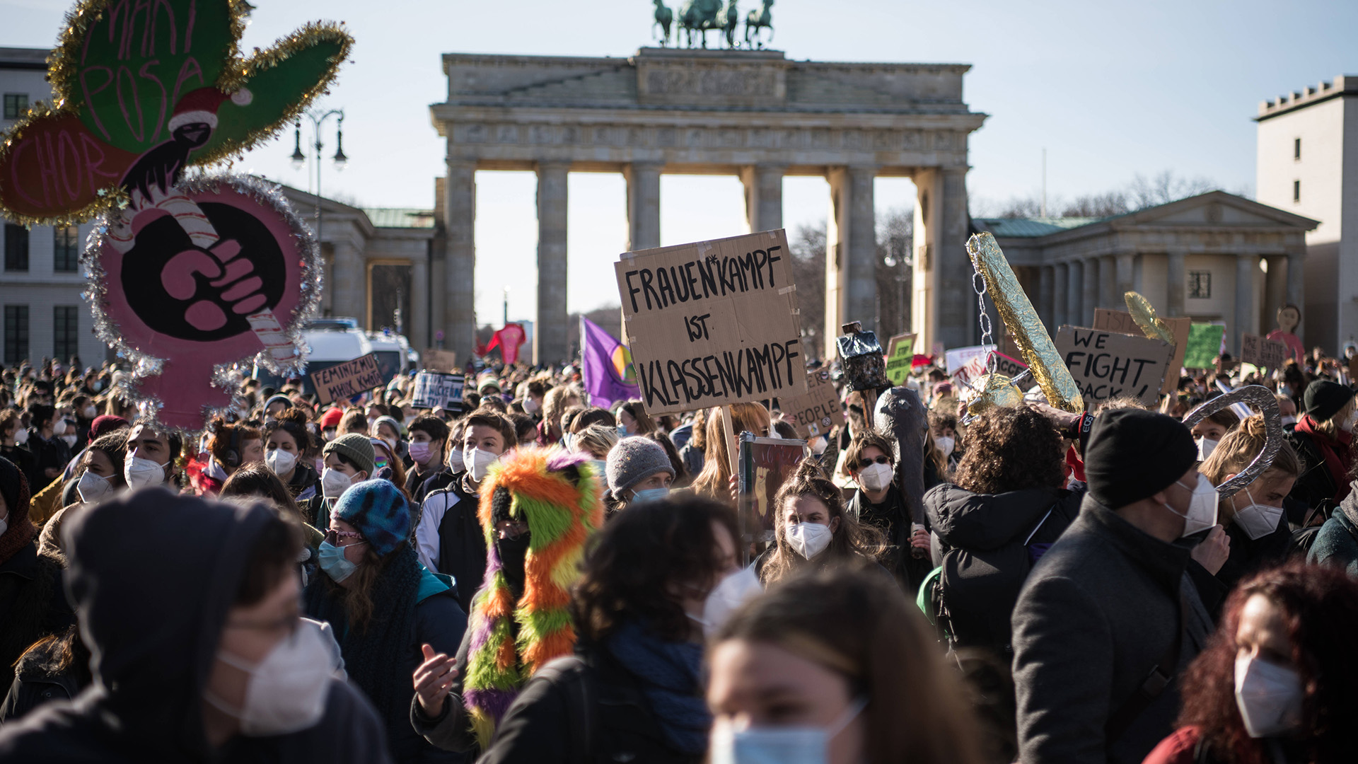 Zum internationalen Frauentag, dem 8. März, demonstrierten in Berlin mehrere Tausend Frauen. (Archivbild: 08.03.2021) | imago images/Bildgehege