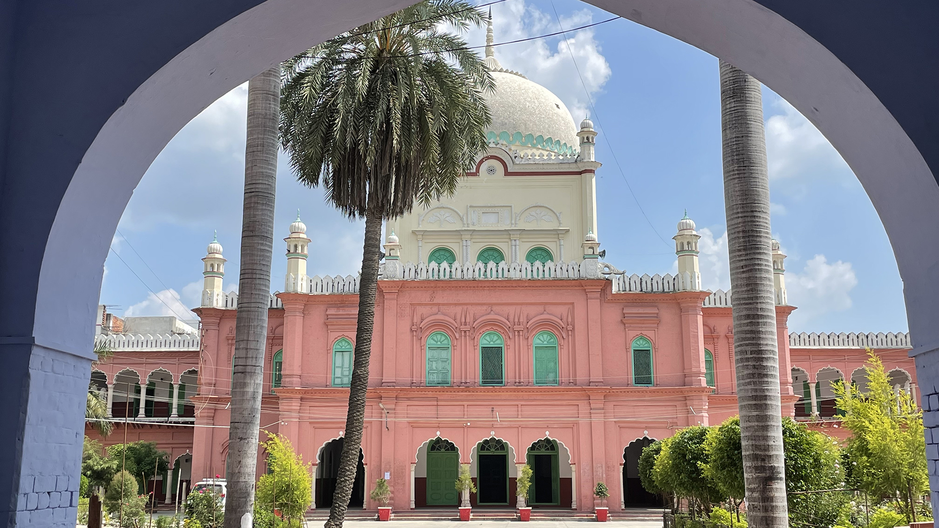 Das Hauptgebäude der großen Moschee in Deoband (Indien) | Peter Hornung