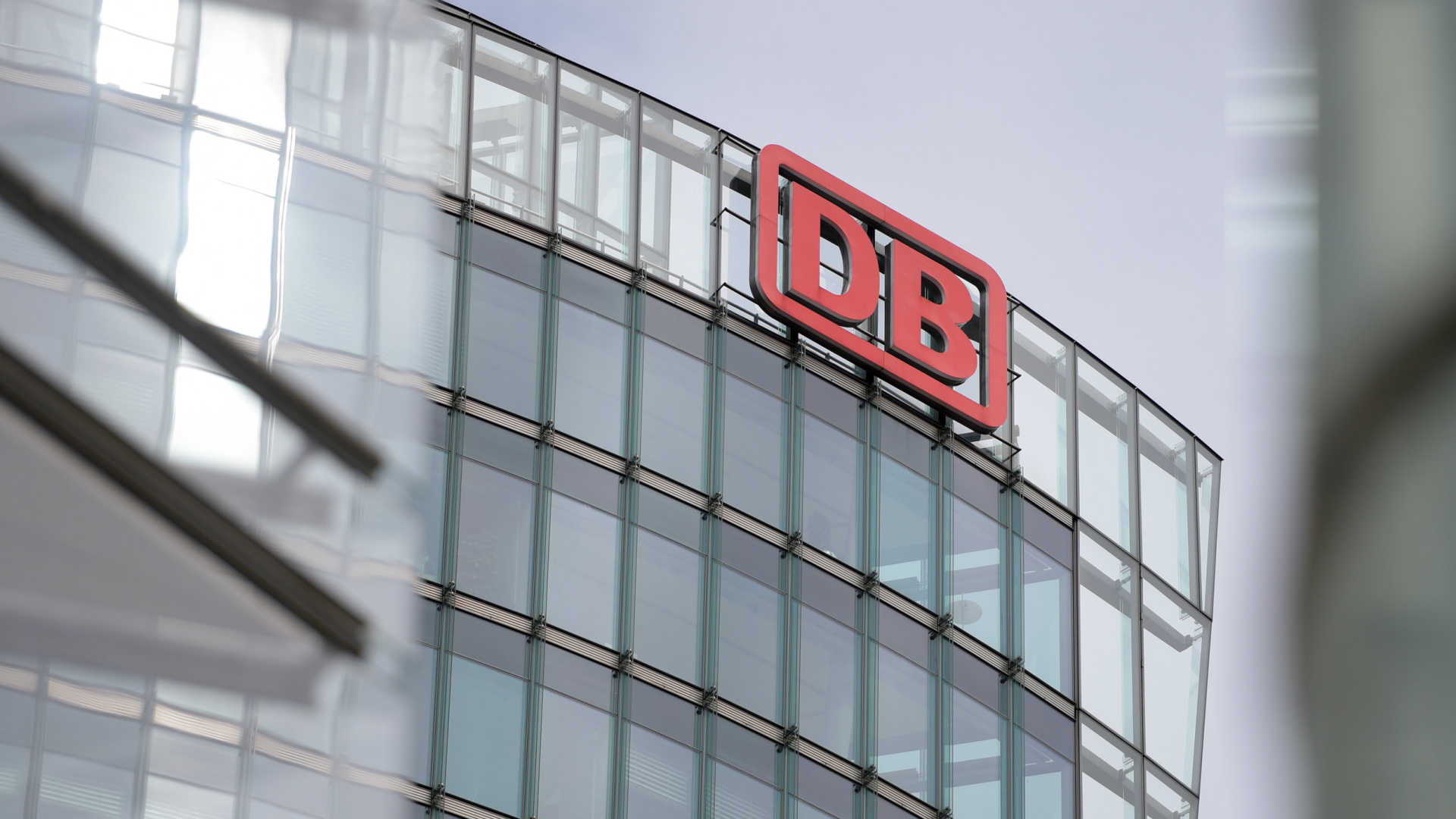 Hauptverwaltung der Deutschen Bahn in Berlin | dpa