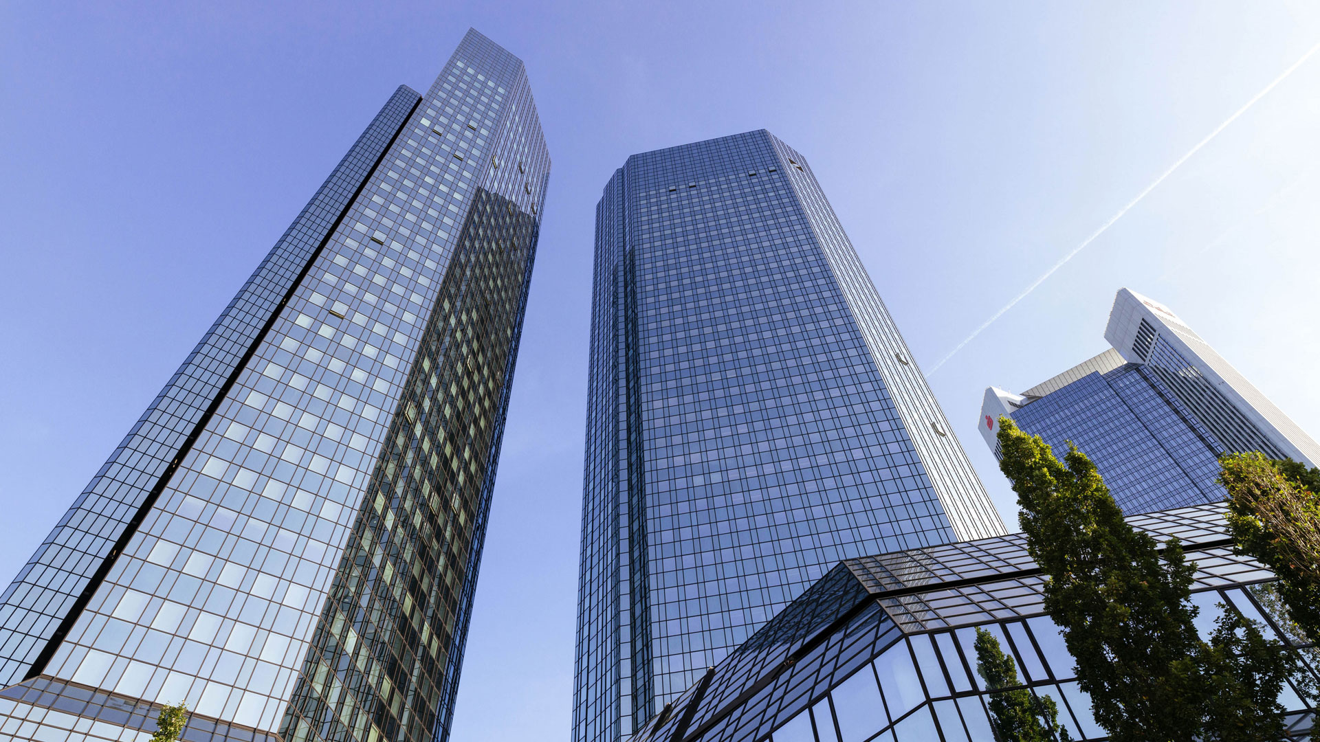 Der Deutsche Bank Tower in der Bankencity.  | picture alliance / Geisler-Fotop