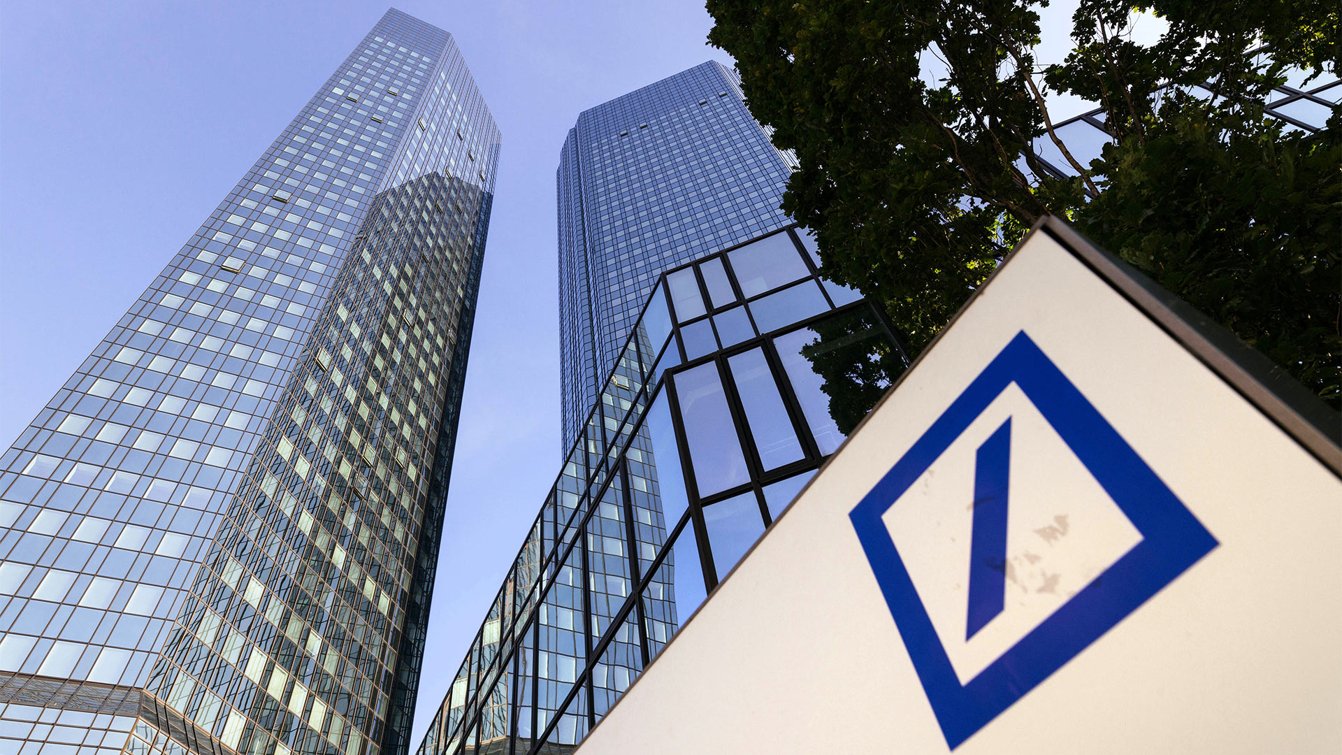 Deutsche Bank Zentrale in Frankfurt am Main. | picture alliance / Geisler-Fotop