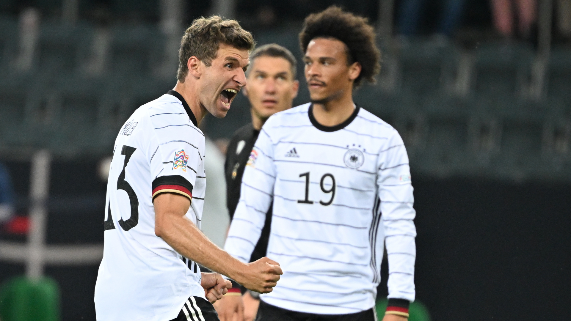Deutschlands Nationalspieler Thomas Müller (links) jubelt neben Leroy Sane über seinen Treffer im Nations-League-Spiel gegen Italien. | dpa