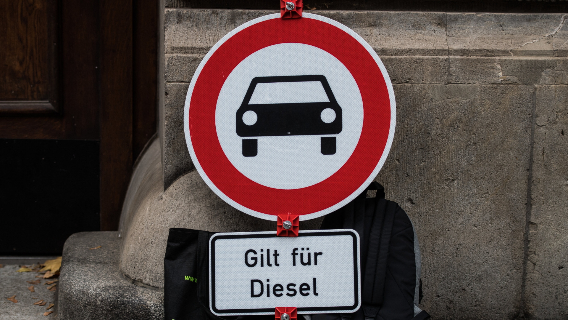 Schild zeigt ein Diesel-Fahrverbot an | dpa
