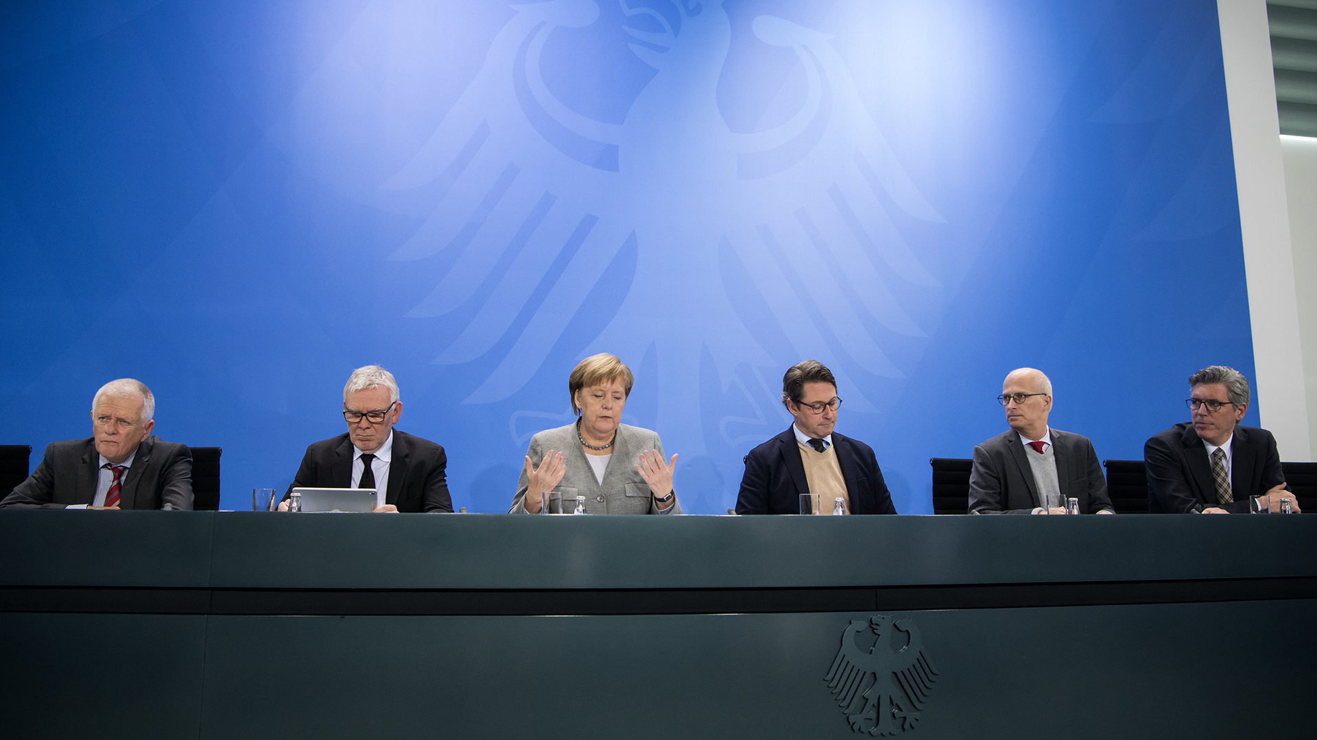 Angela Merkel nach dem Dieselgipfel | Bildquelle: dpa