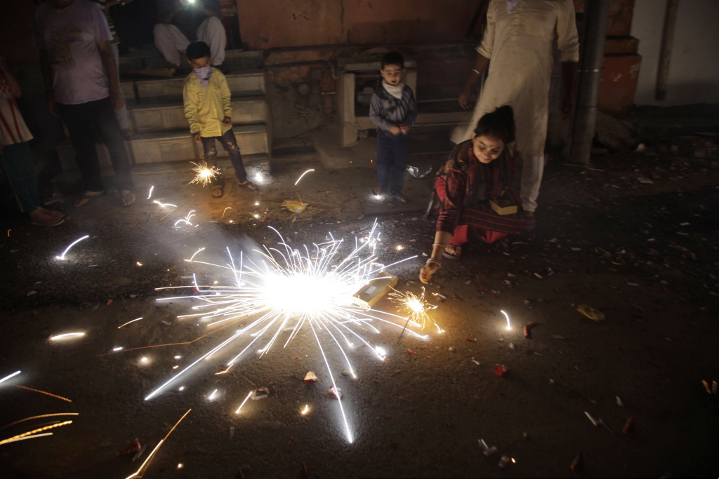 Feuerwerk zum Diwali-Fest in Indien  | AP