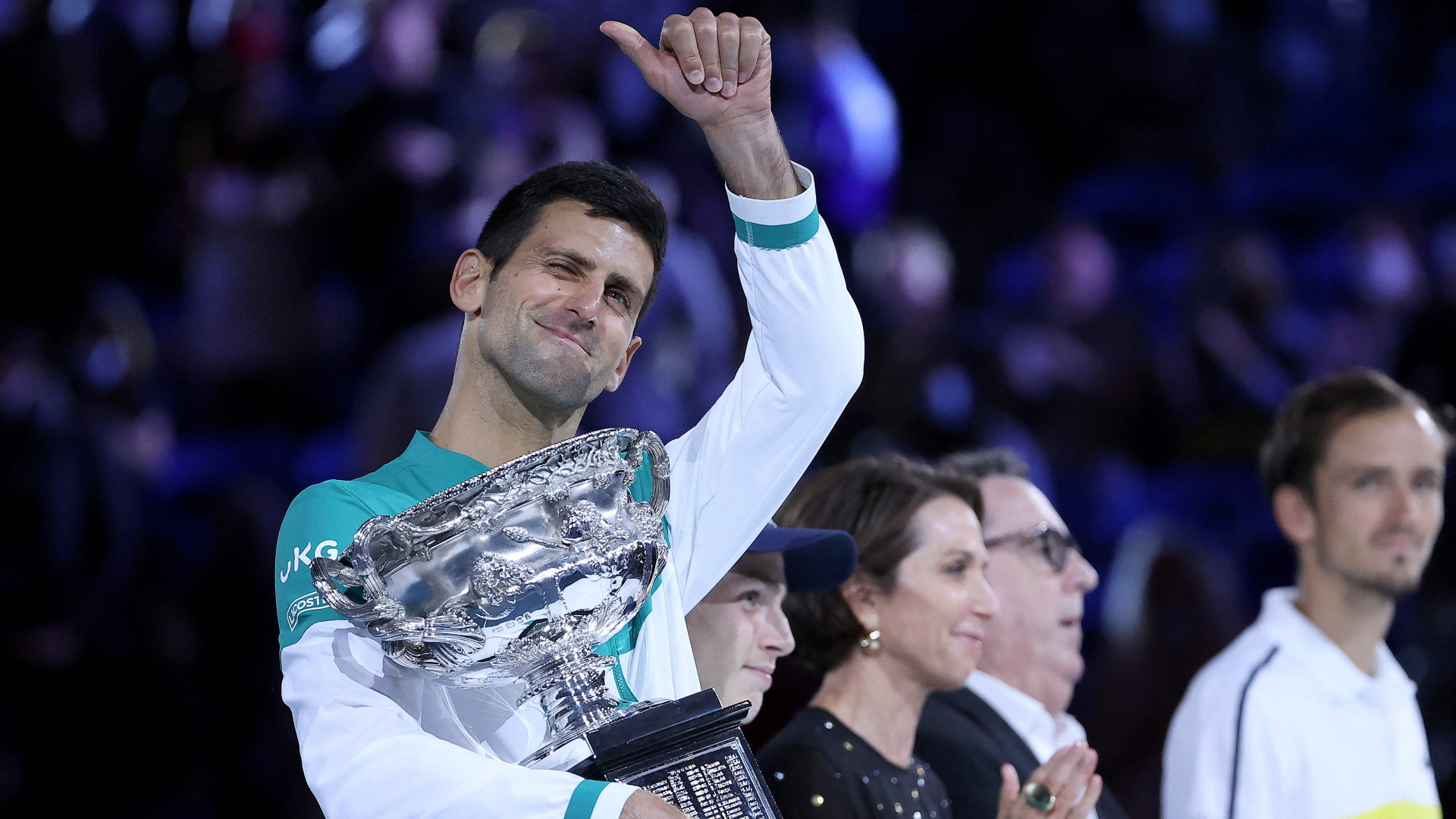 Novak Djokovic bejubelt seinen neunten Titel bei den Australian Open. | AFP