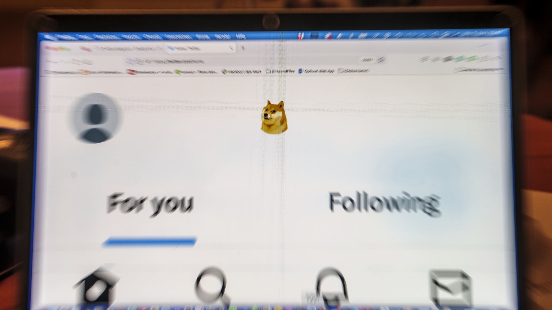 Twitter hat sein Vogel-Logo durch das Dogecoin-Logo ersetzt
