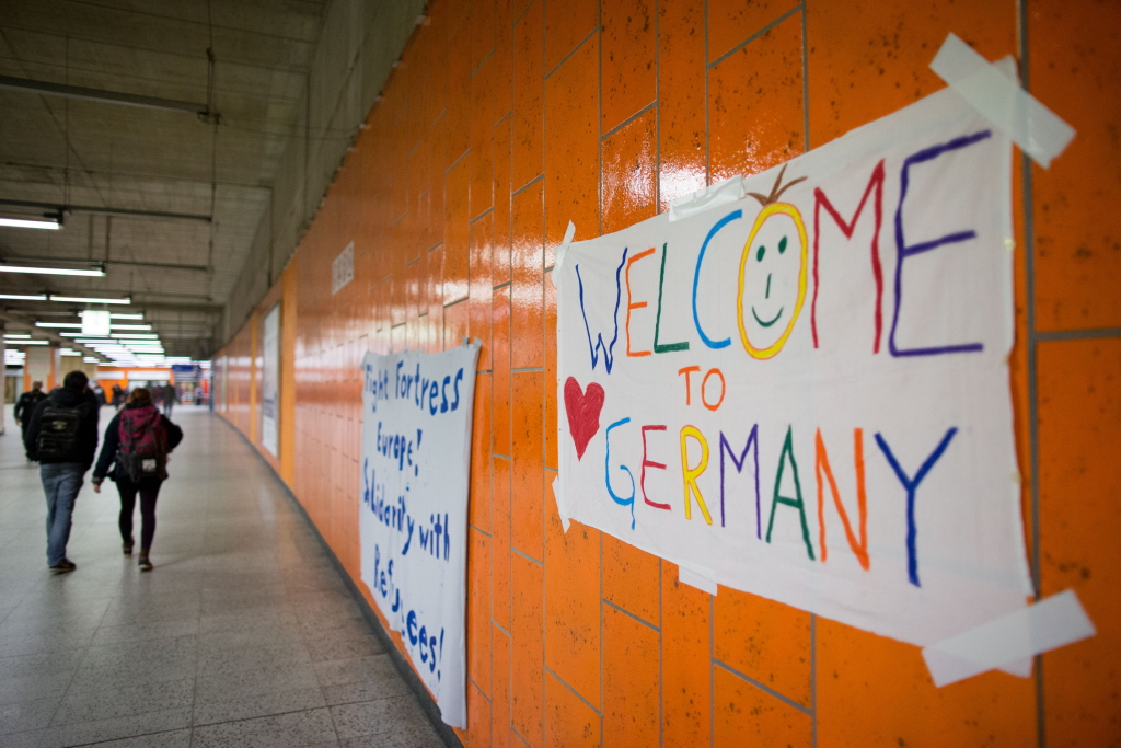 Begrüßungsschild für Flüchtlinge am Dortmunder Bahnhof