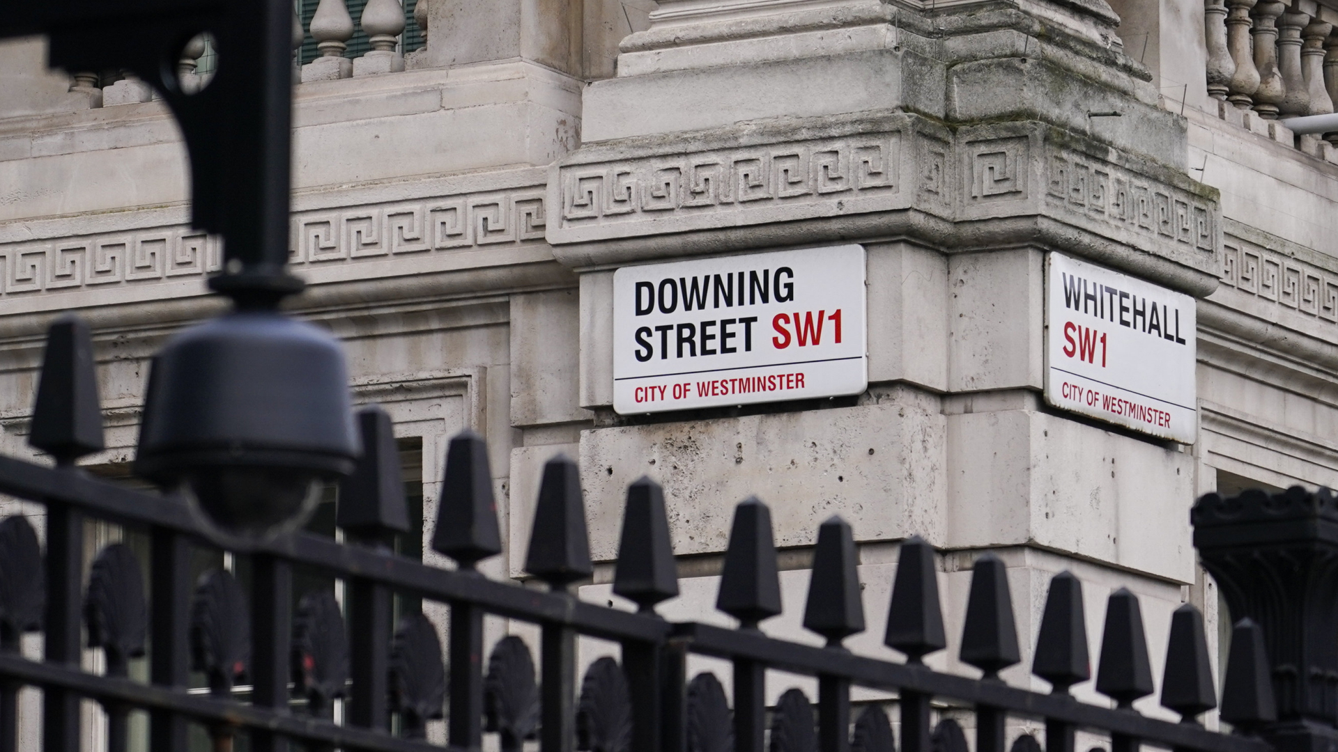 Blick auf Downing Street, den Sitz der britischen Regierung