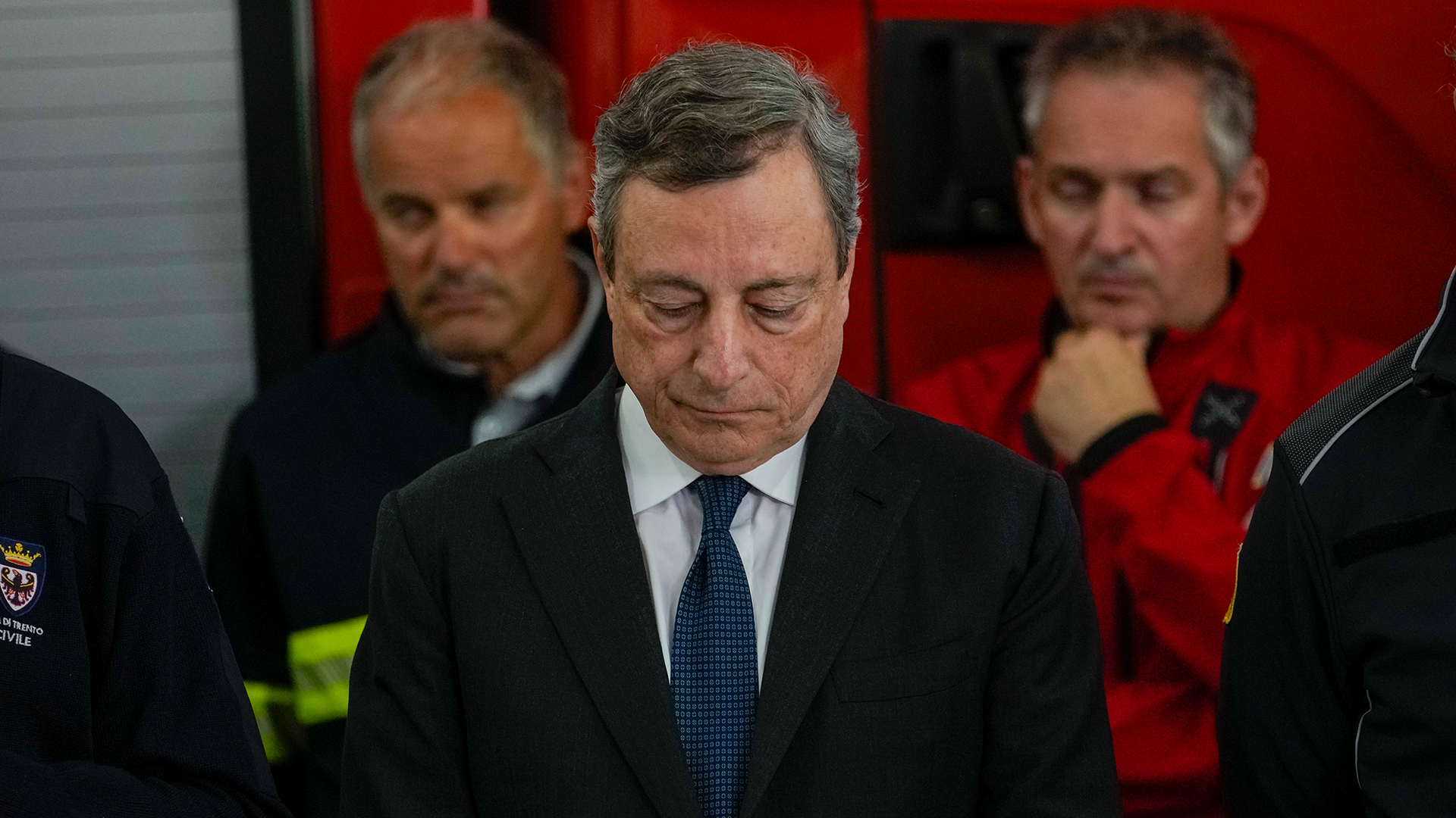 Mario Draghi bei einer Pressekonferenz nach dem Unglück bei einem Gletscherbruch. | dpa