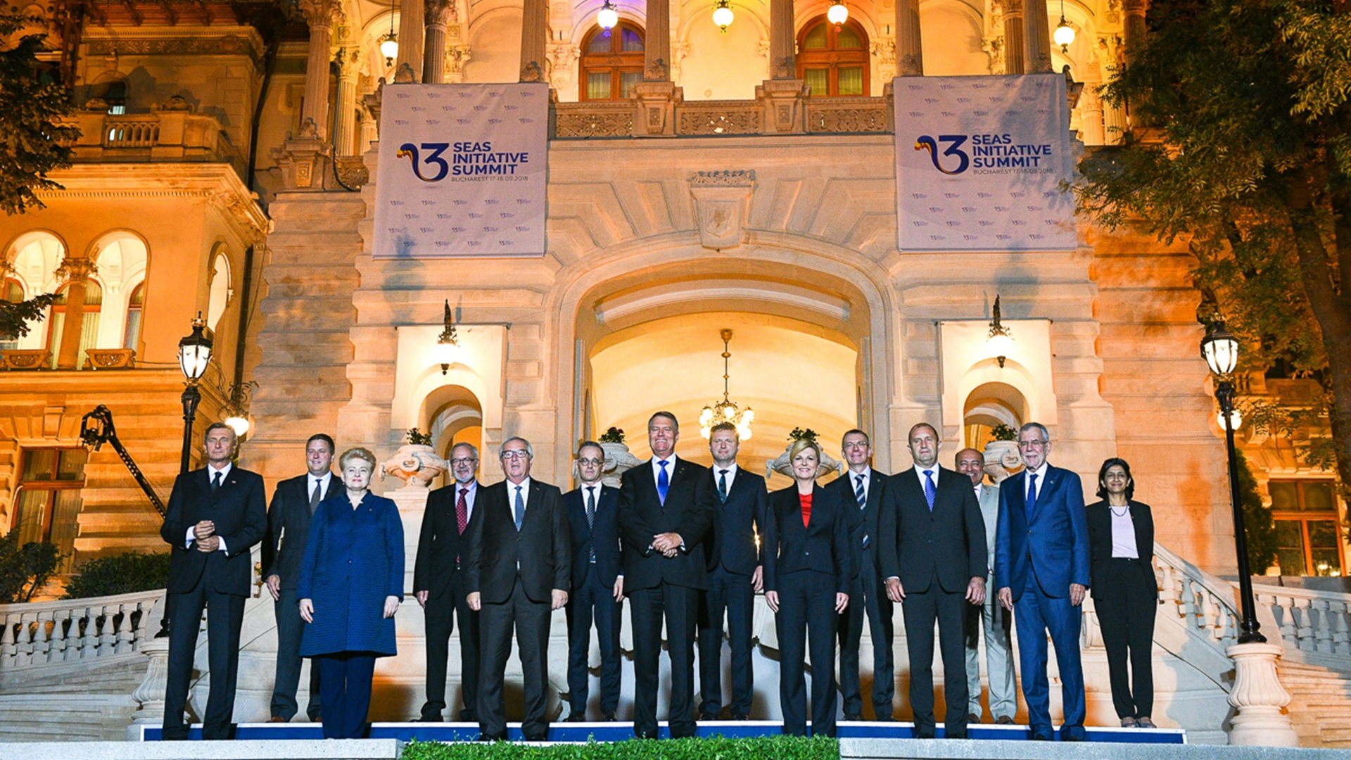 Die Mitglieder der Drei-Meere-Initative beim Treffen in Bukarest | Romanian Presidency/HANDOUT/EPA-