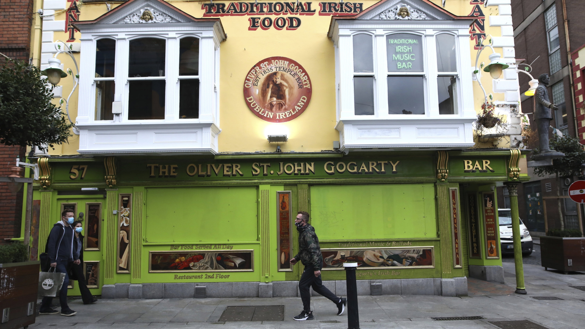 Ein Pub in Dublin, der aufgrund des Corona-Lockdowns sechs Wochen geschlossen war. | AP
