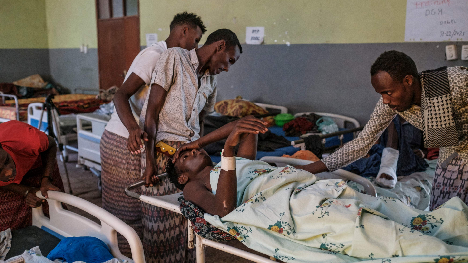 Männer im Dubti-Hospital nahe Afar.  | AFP