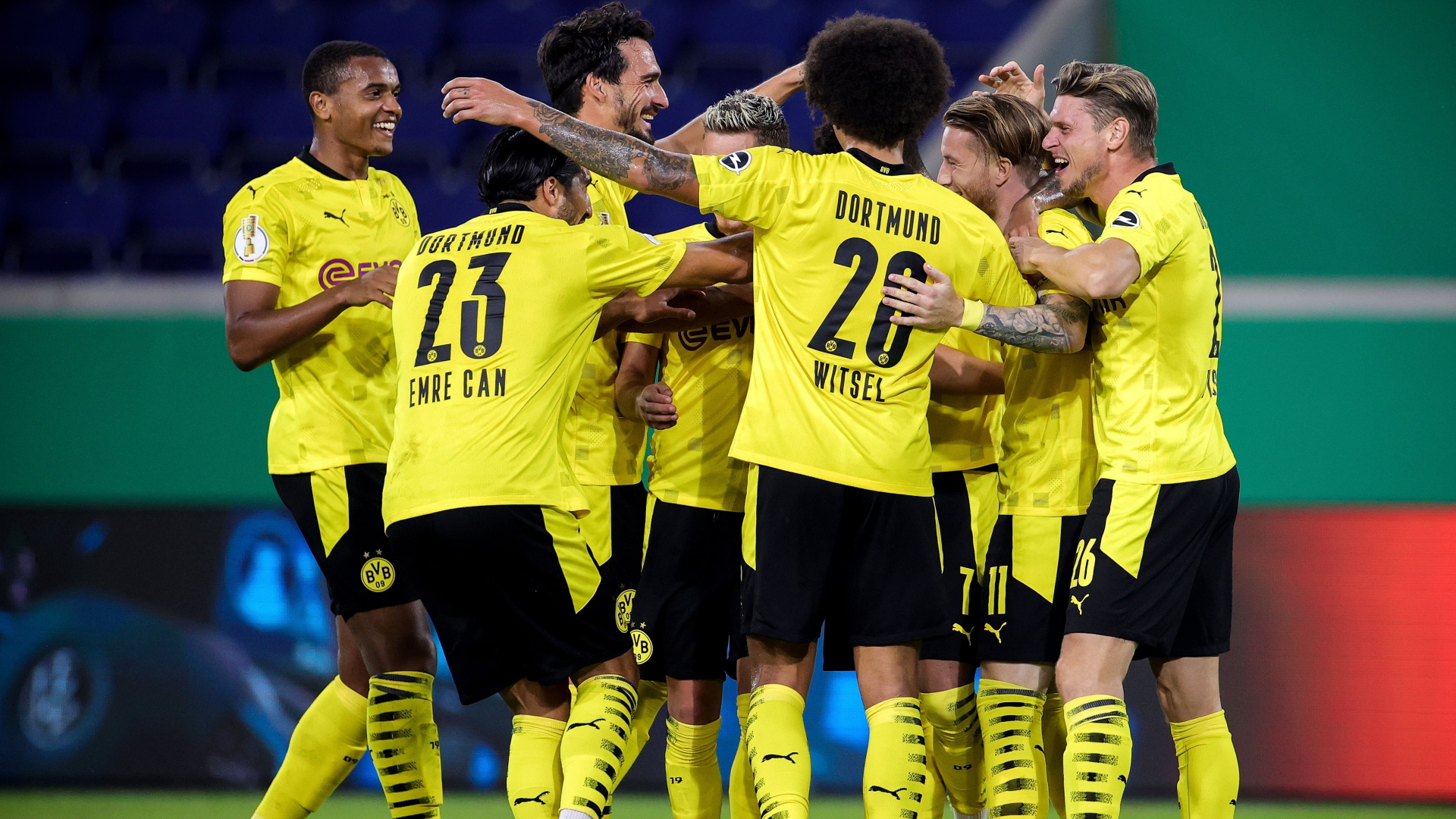Spieler von Borussia Dortmund bejubeln ein Tor von Marco Reus | Bildquelle: FRIEDEMANN VOGEL/EPA-EFE/Shutter
