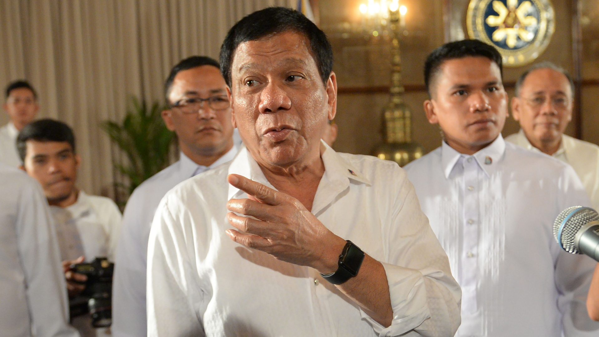 Der philippinische Präsident Rodrigo Duterte am 13. März nach einer Pressekonferenz. | AFP