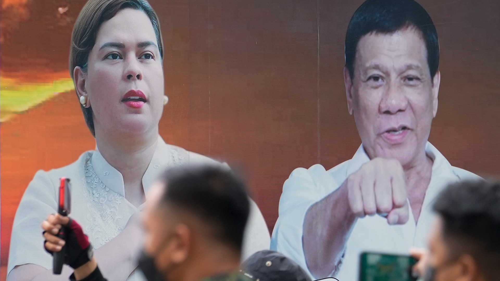 Fotos des philippinischen Präsidenten Rodrigo Duterte und seiner Tochter Sara Duterte-Carpio.  | dpa