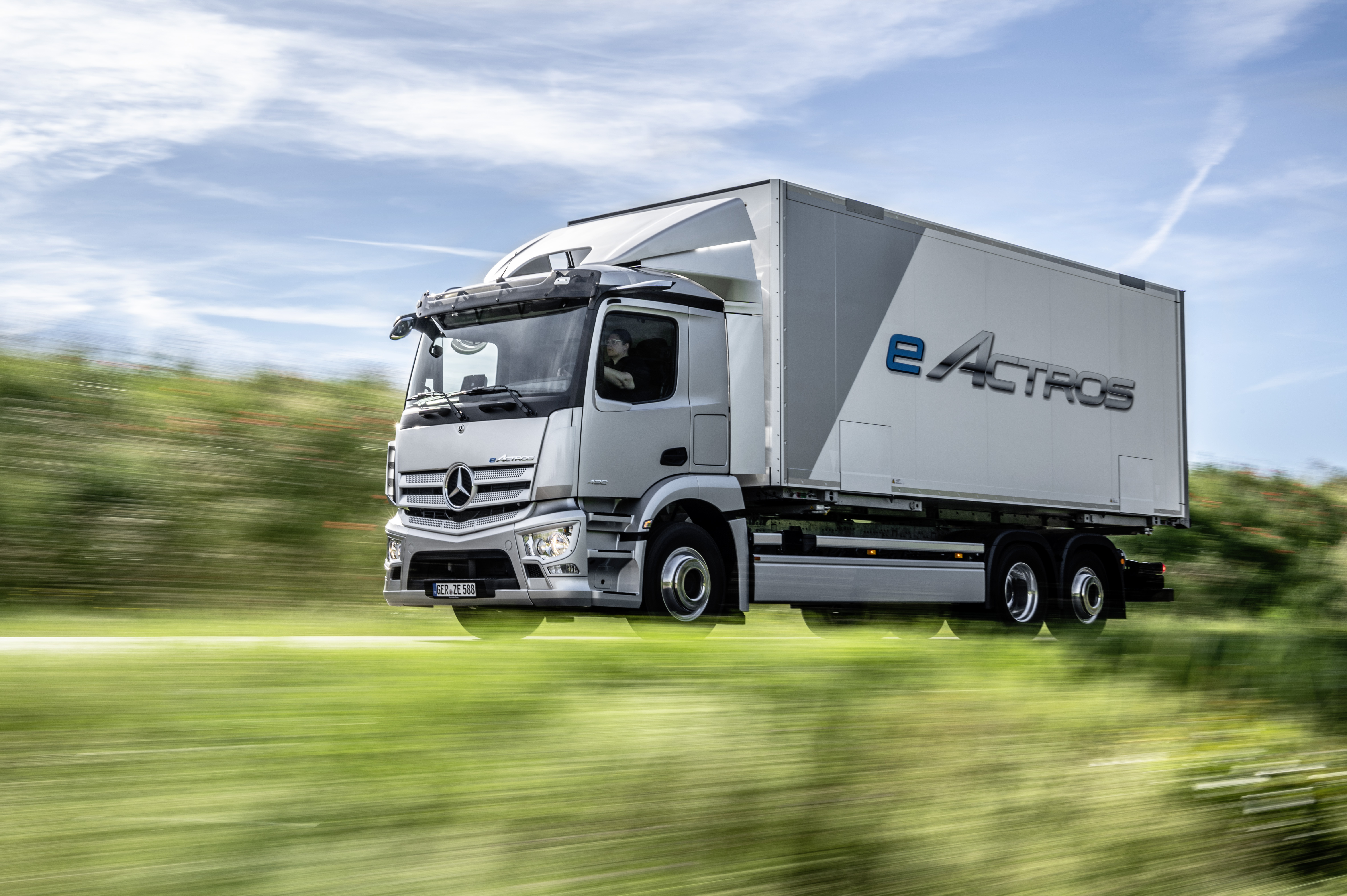 Der Mercedes-Benz eActros des Lastwagenherstellers Daimler Truck | dpa