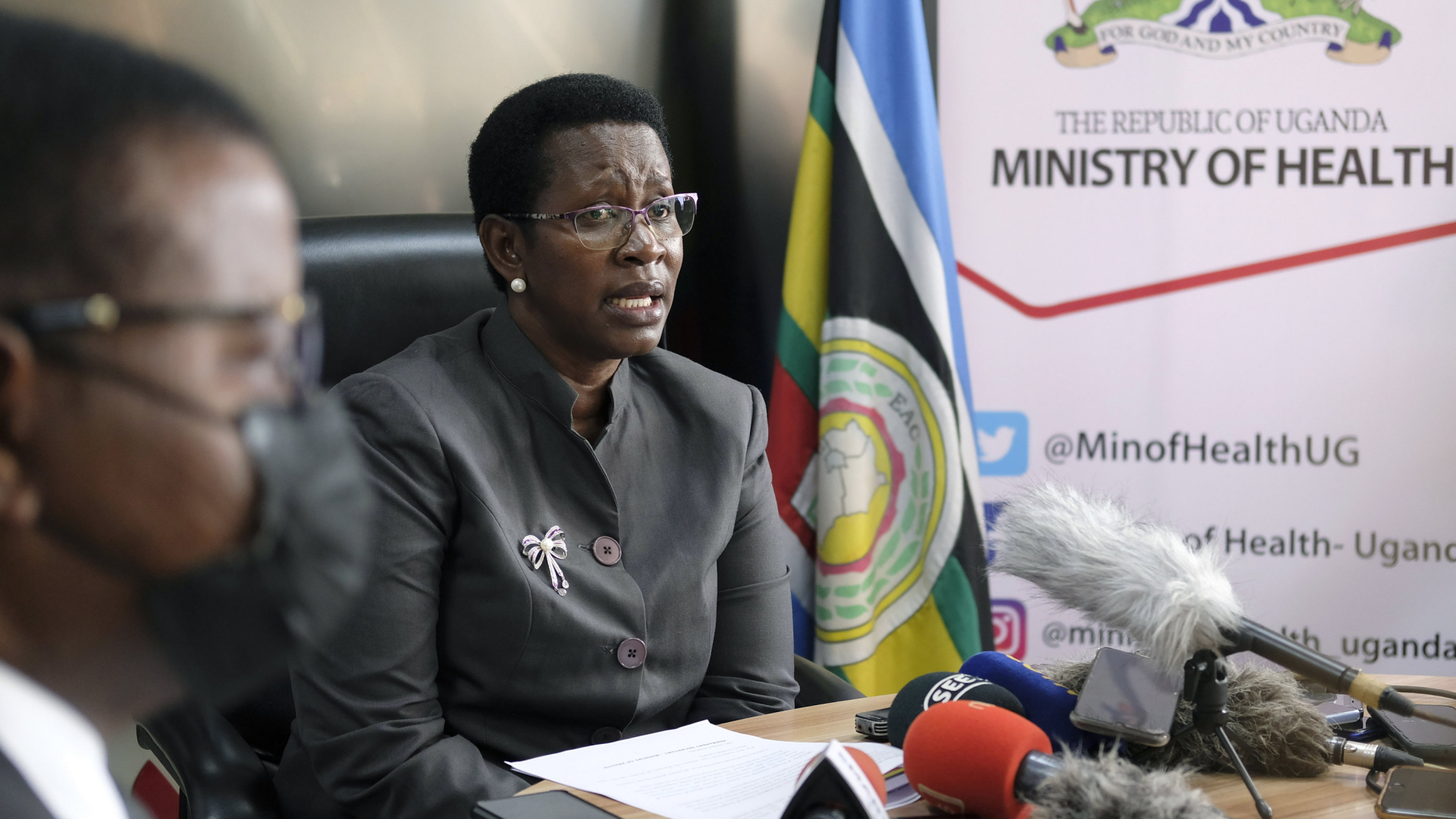 Die ugandische Gesundheitsministerin gibt ein Statement. | AP