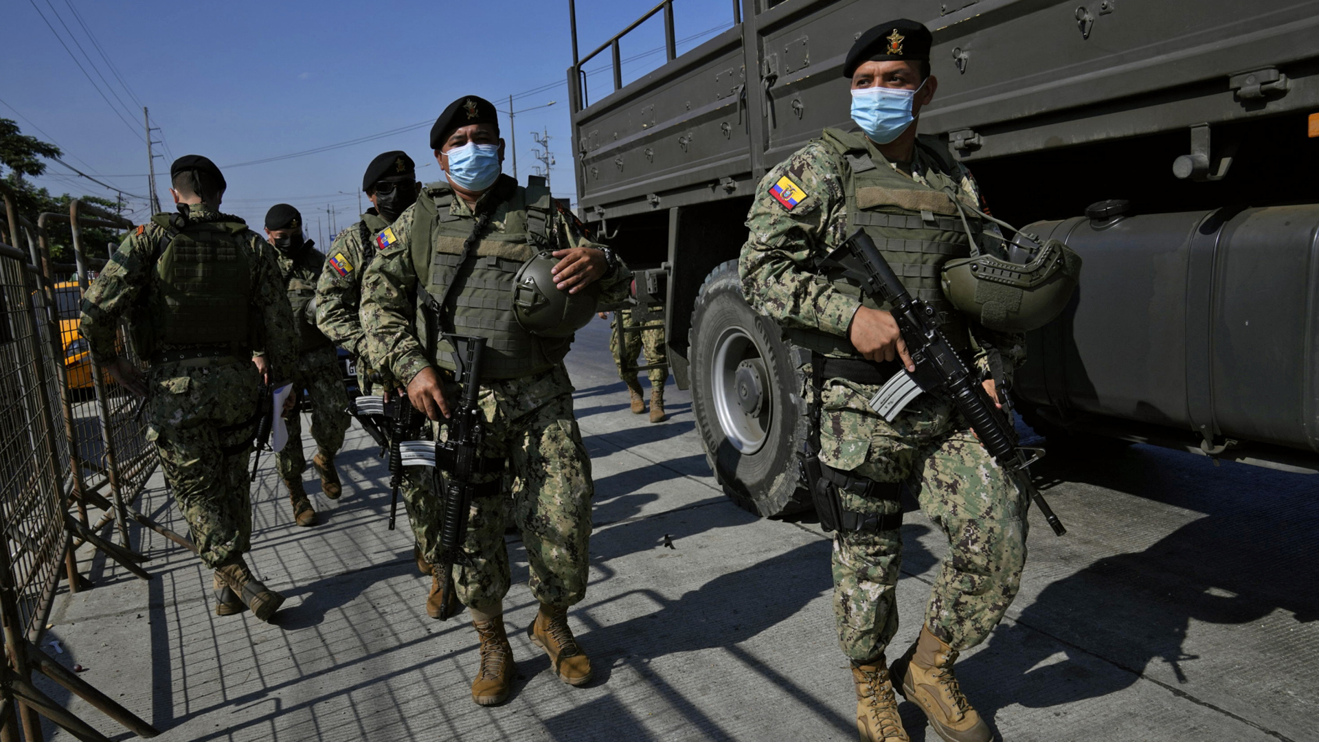 Sicherheitskräfte marschieren nach einem Gefängnisaufstand in Ecuador auf | AP
