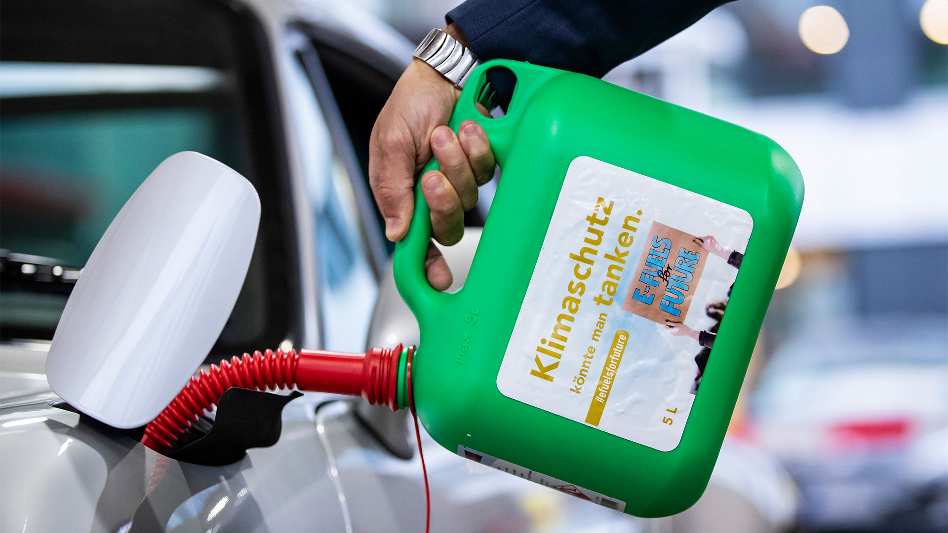 Kanister mit E-Fuel | picture alliance/dpa