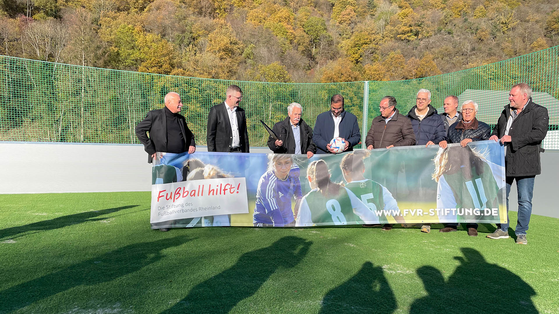 Der Fussballplatz im Ahrtahl wird eingeweiht. | David Meiländer/ SWR