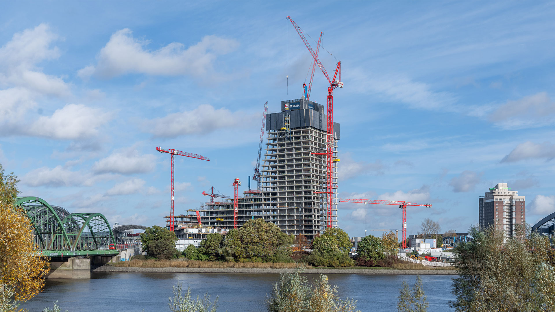Baustelle des Elbtowers an den Elbbrücken im Hafen, Hamburg.