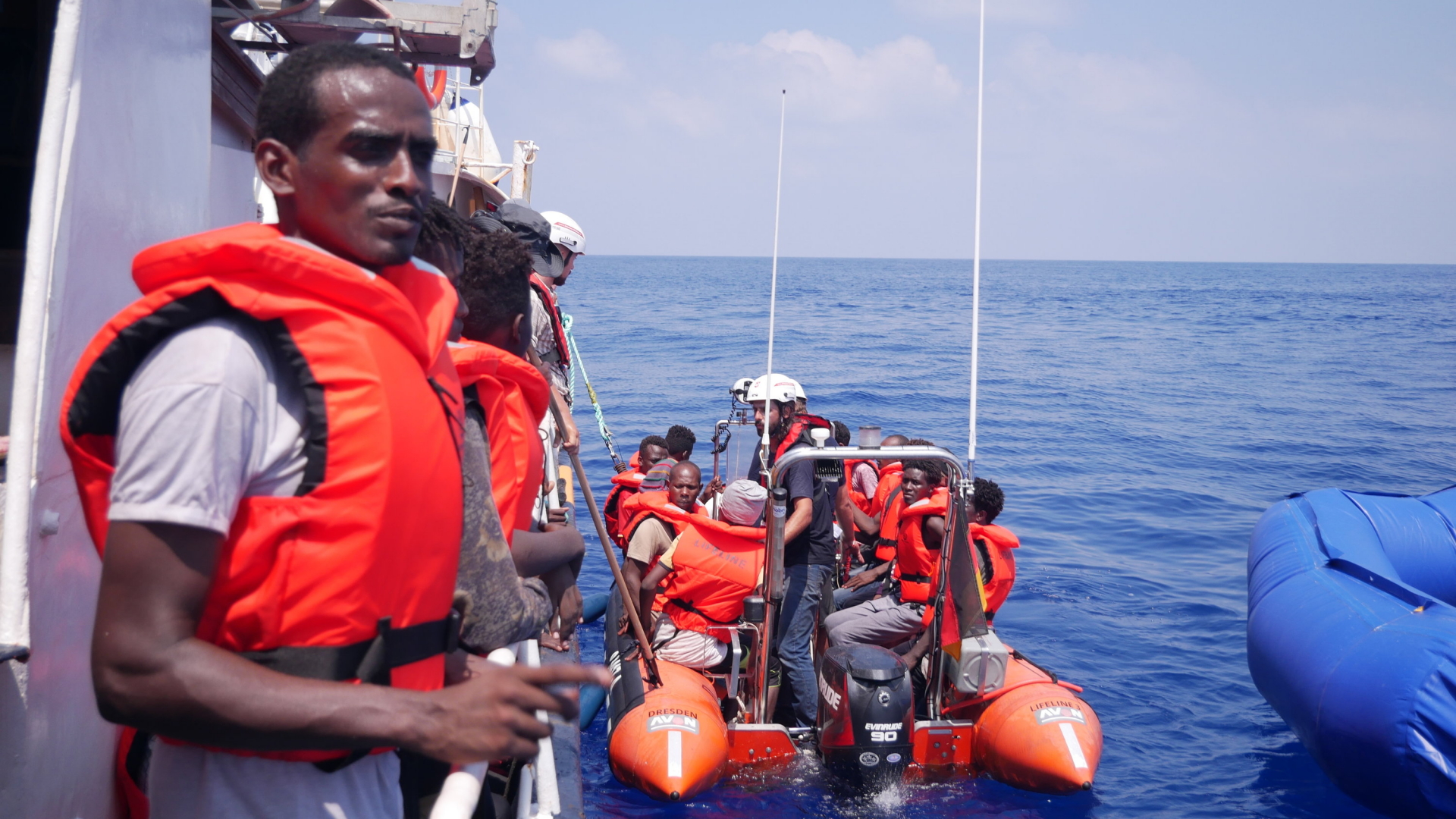 Das deutsche Rettungsboot "Eleonore" hatte bei seinem ersten Einsatz im Mittelmeer rund 100 Migranten nahe Libyen aufgenommen. | dpa