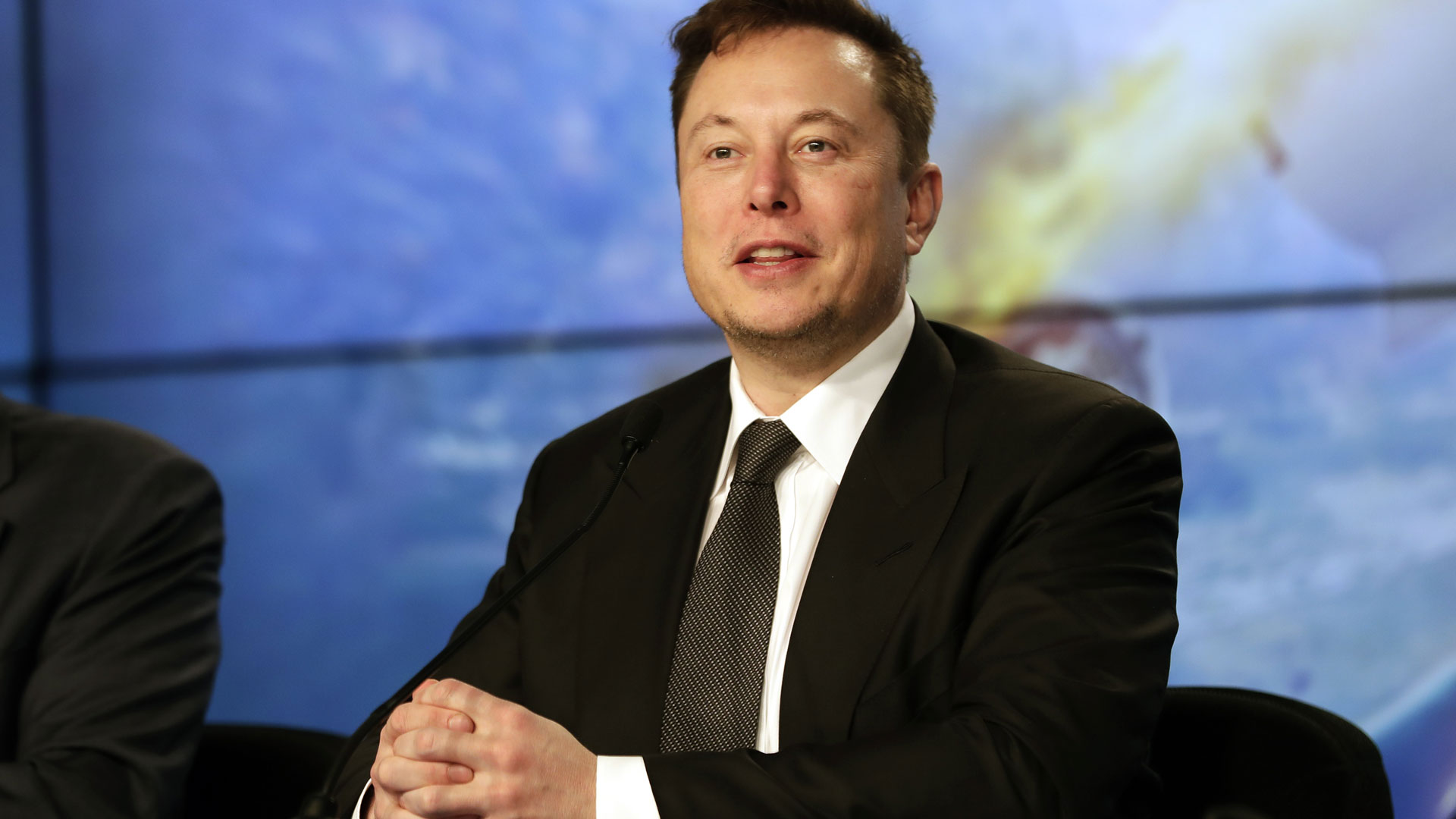Elon Musk auf einer Pressekonferenz nach dem erfolgreichen Start einer SpaceX-Rakete