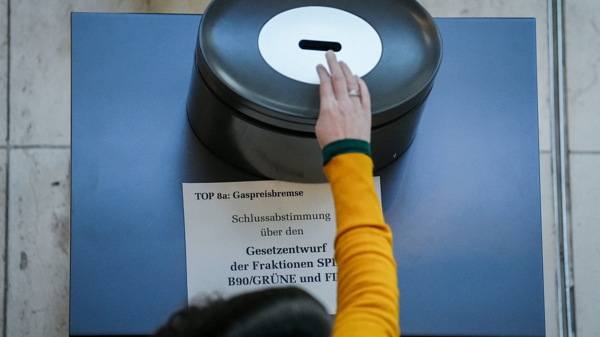 Bundestagsabgeordnete stimmen über die Energiepreisbremse ab, Berlin, 15.12.22 | dpa