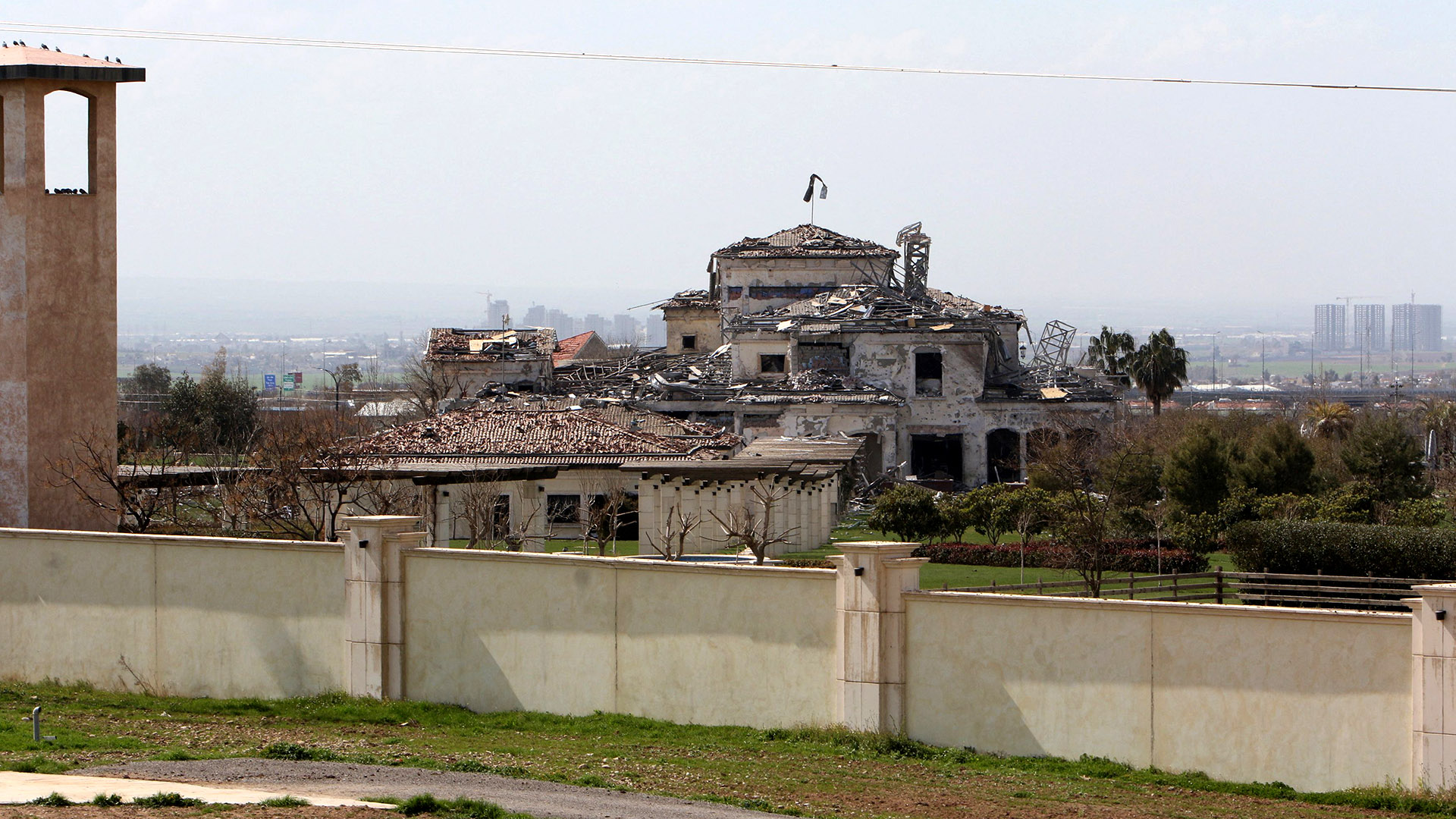 Ein beschädigtes Gebäude in Erbil, Irak. | REUTERS