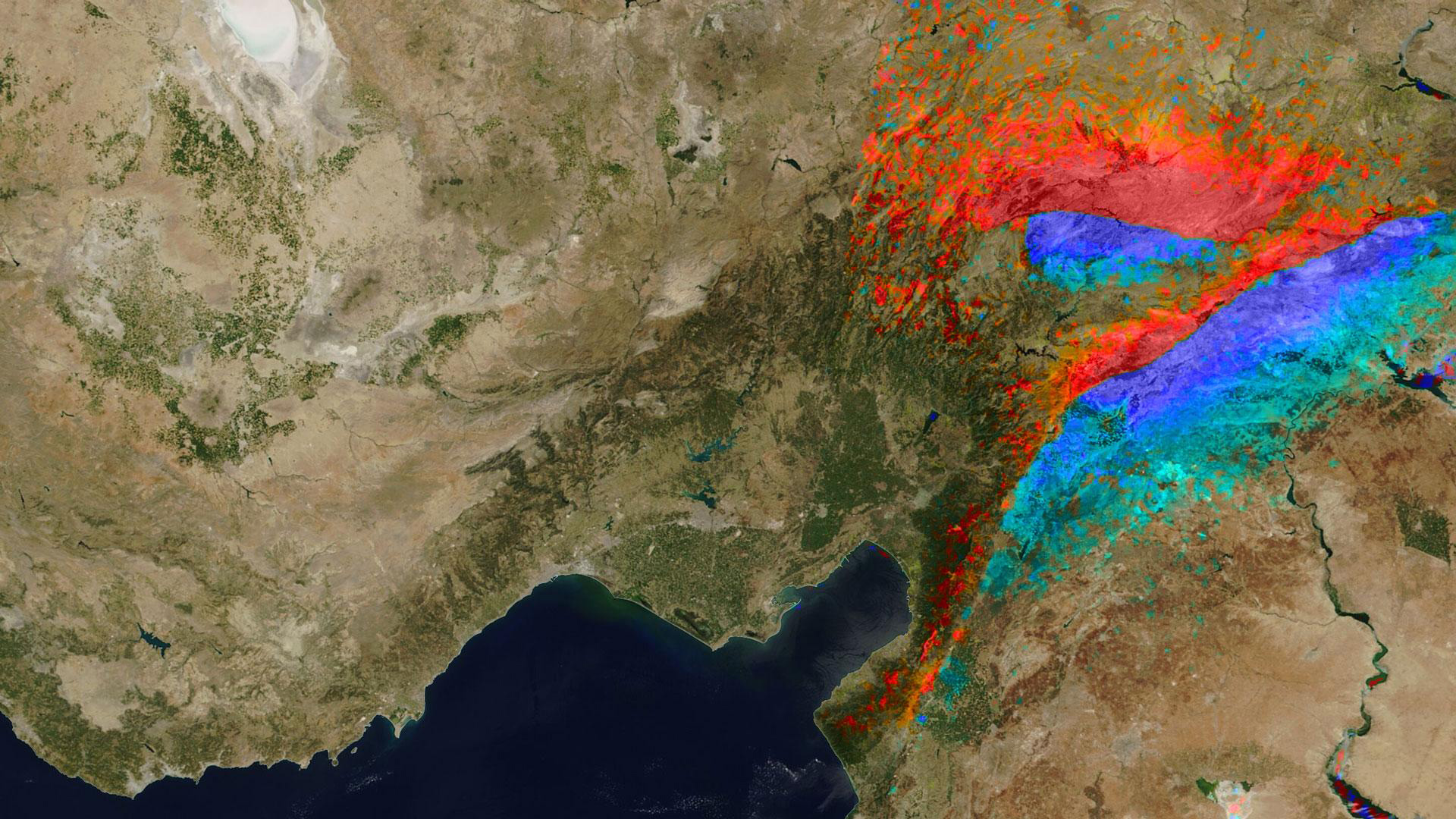 Satellitenaufnahme zeigt die Verschiebungen an der Landoberfläche durch die schweren Erdbeben in der Türkei und in Syrien. | DLR