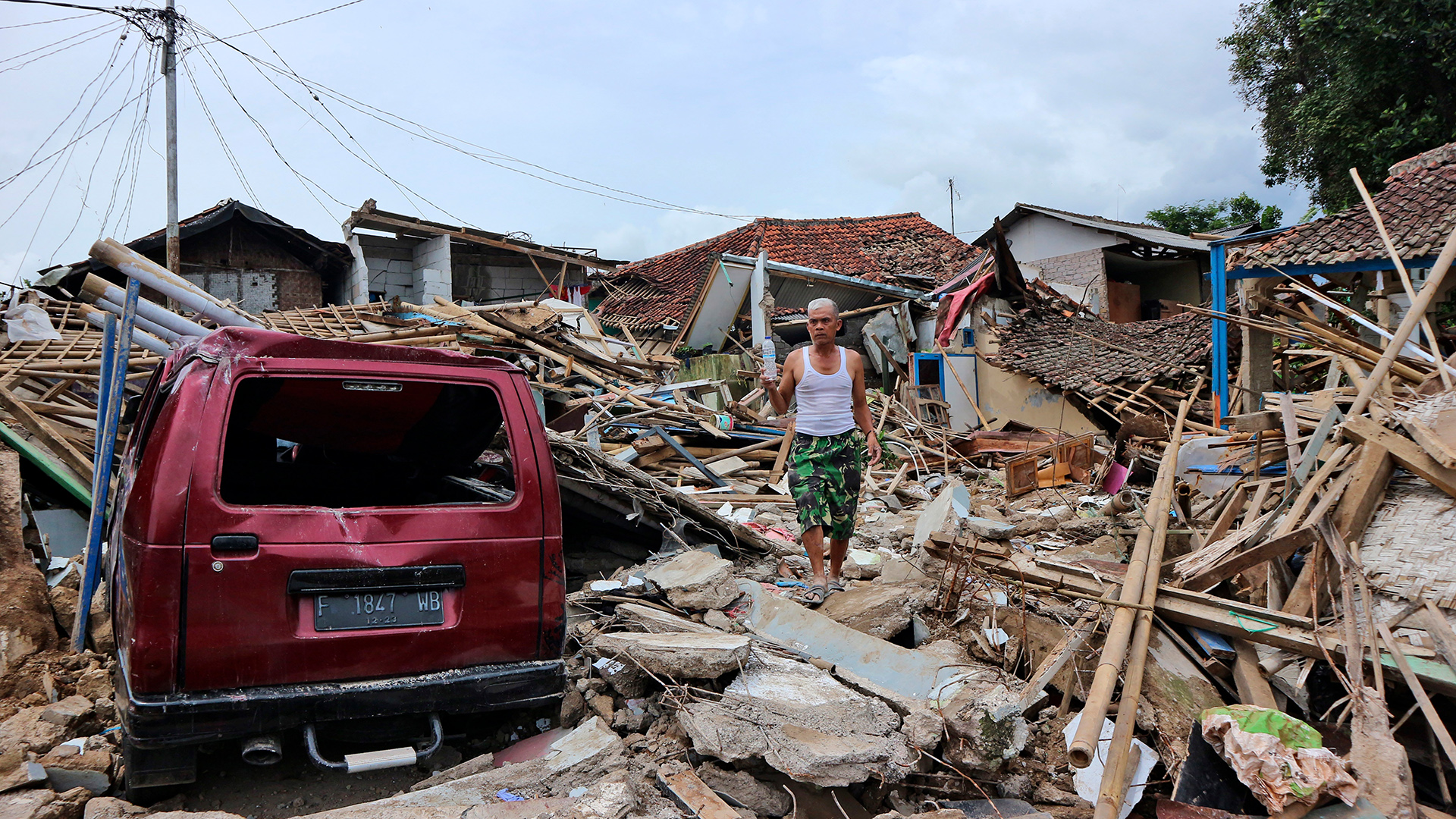 Gempa bumi di Indonesia: Korban tewas meningkat menjadi 310