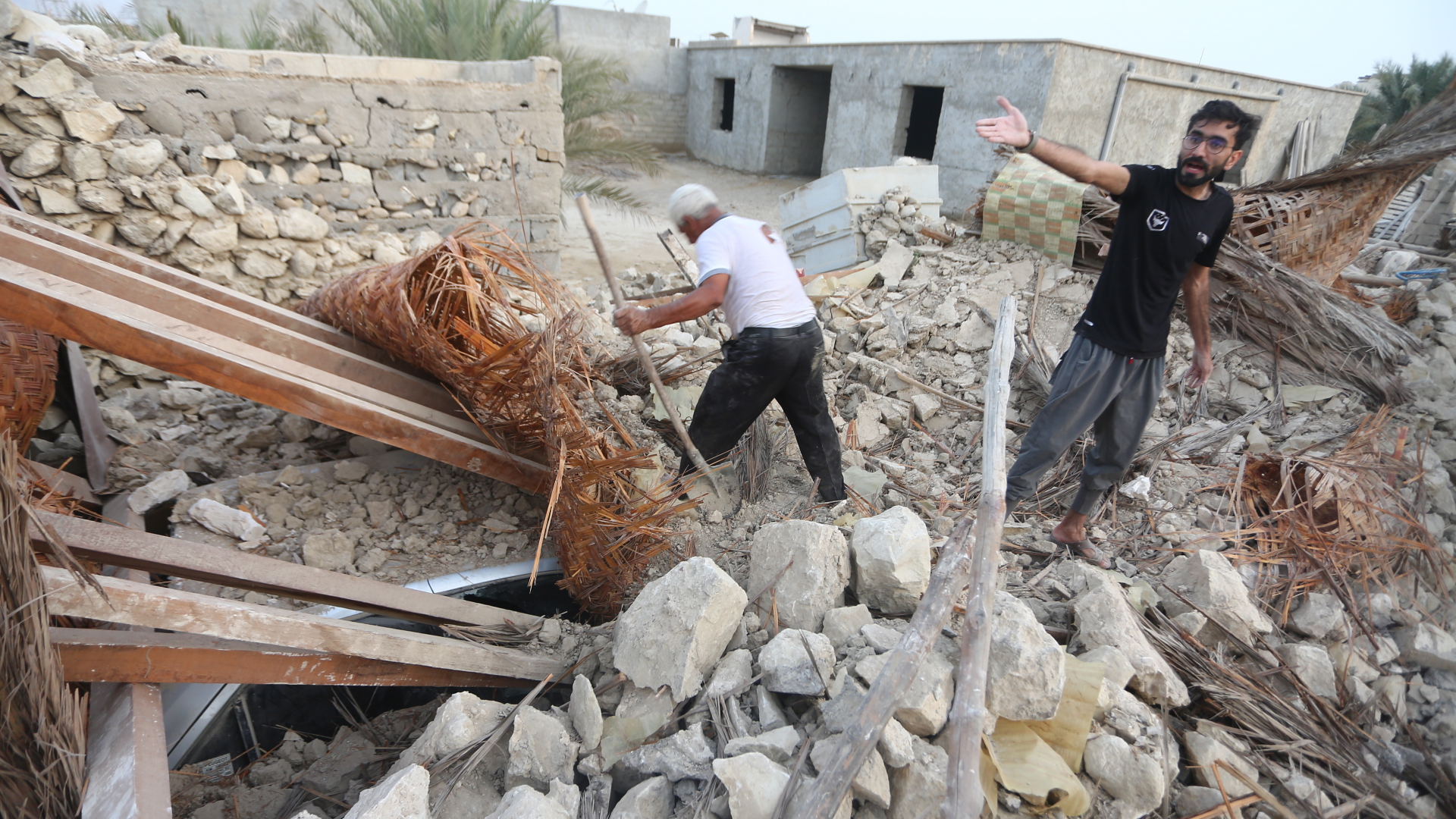 Durch das Erdbeben zerstörte Gebäude im Iran | EPA