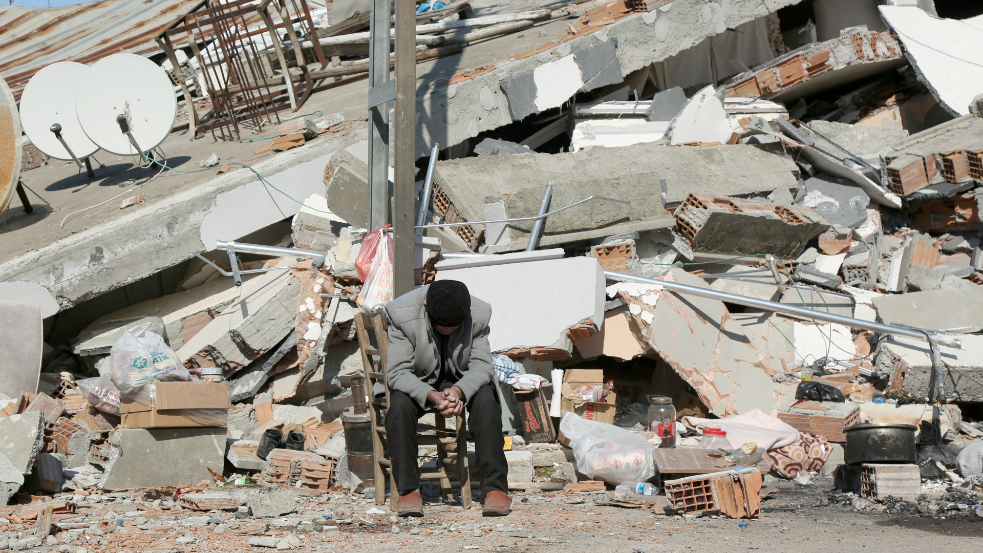 Eingestürztes Gebäude in Adiyaman | REUTERS