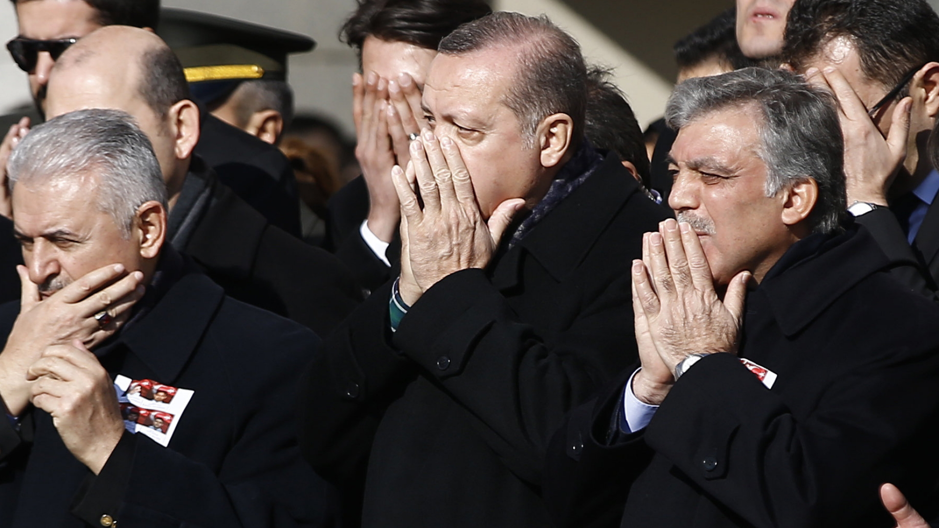 Recep Tayyip Erdogan und Binali Yildrim bei der Trauerfeier in Istanbul | AP