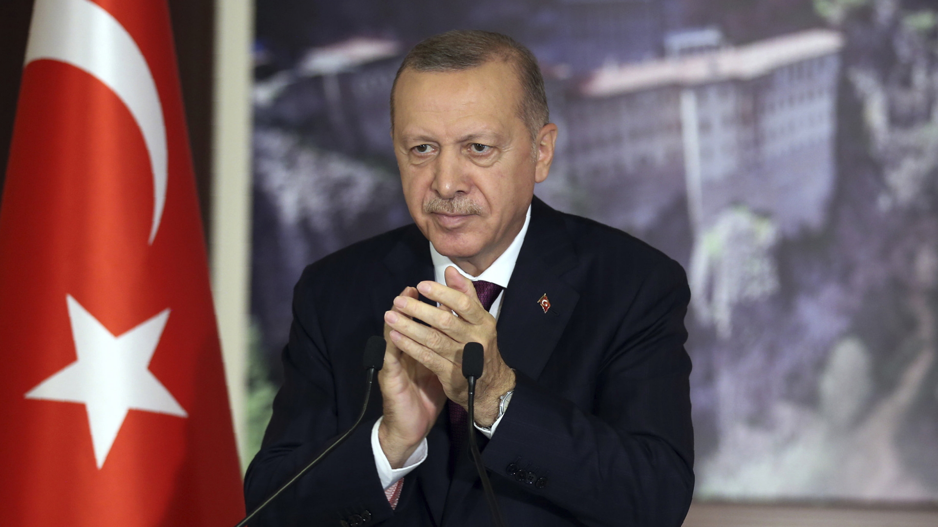 Der türkische Präsident Erdogan im Parlament | AP