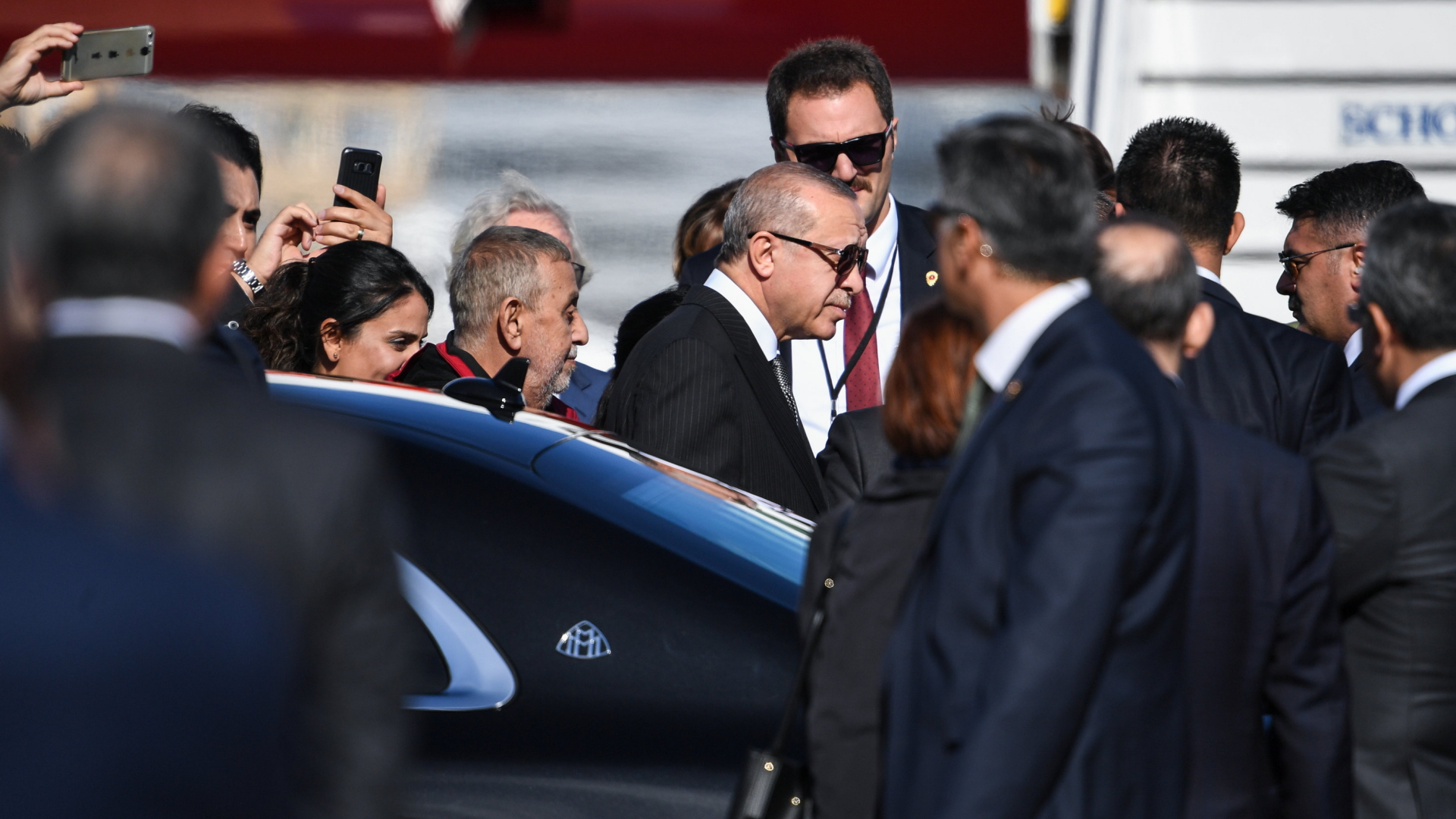 Der türkische Präsident am Flughafen Köln | Bildquelle: dpa