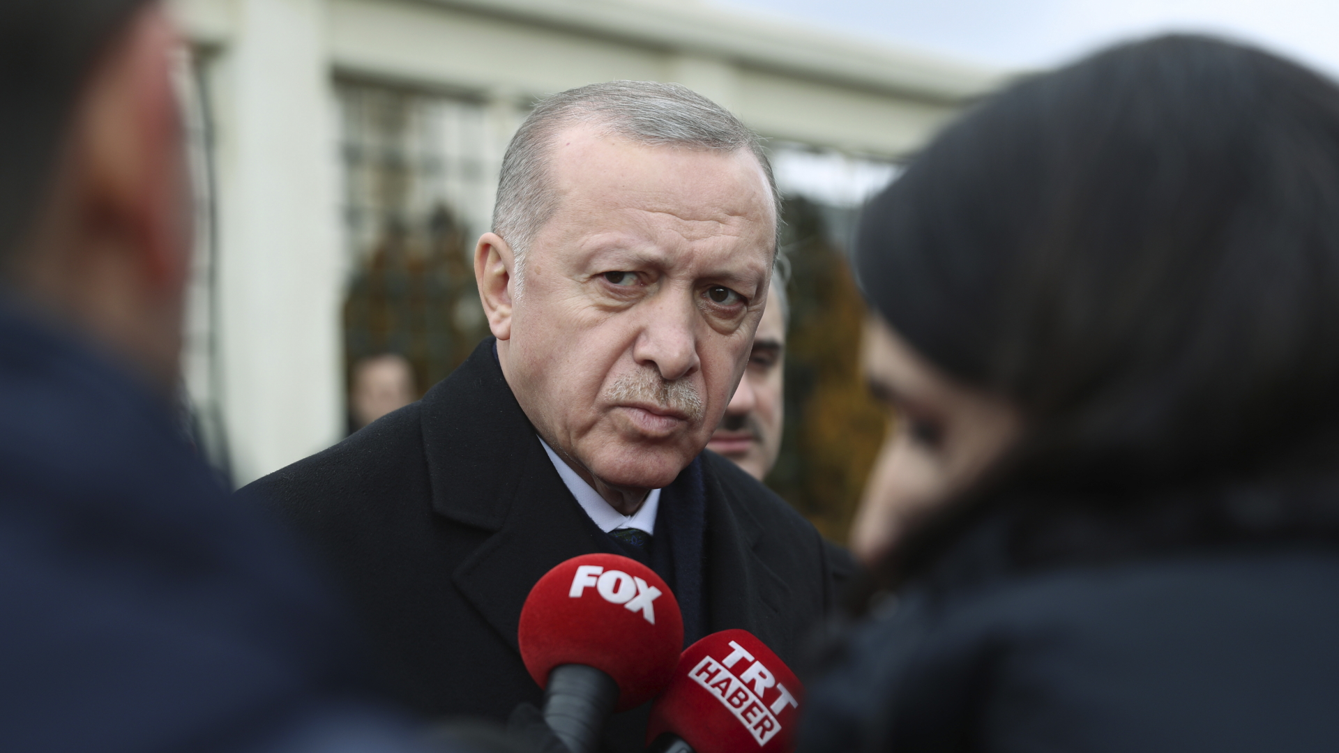 Recep Tayyip Erdogan, Präsident der Türkei, tritt nach einem Freitagsgebet vor die Presse. (Archivbild) | dpa