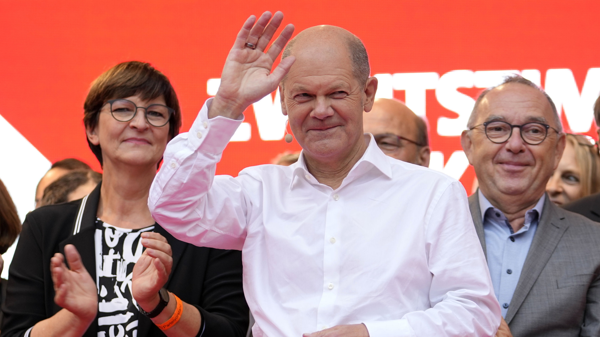 Saskia Eseken und Olaf Scholz auf einer SPD-Wahlkampfveranstaltung | AP