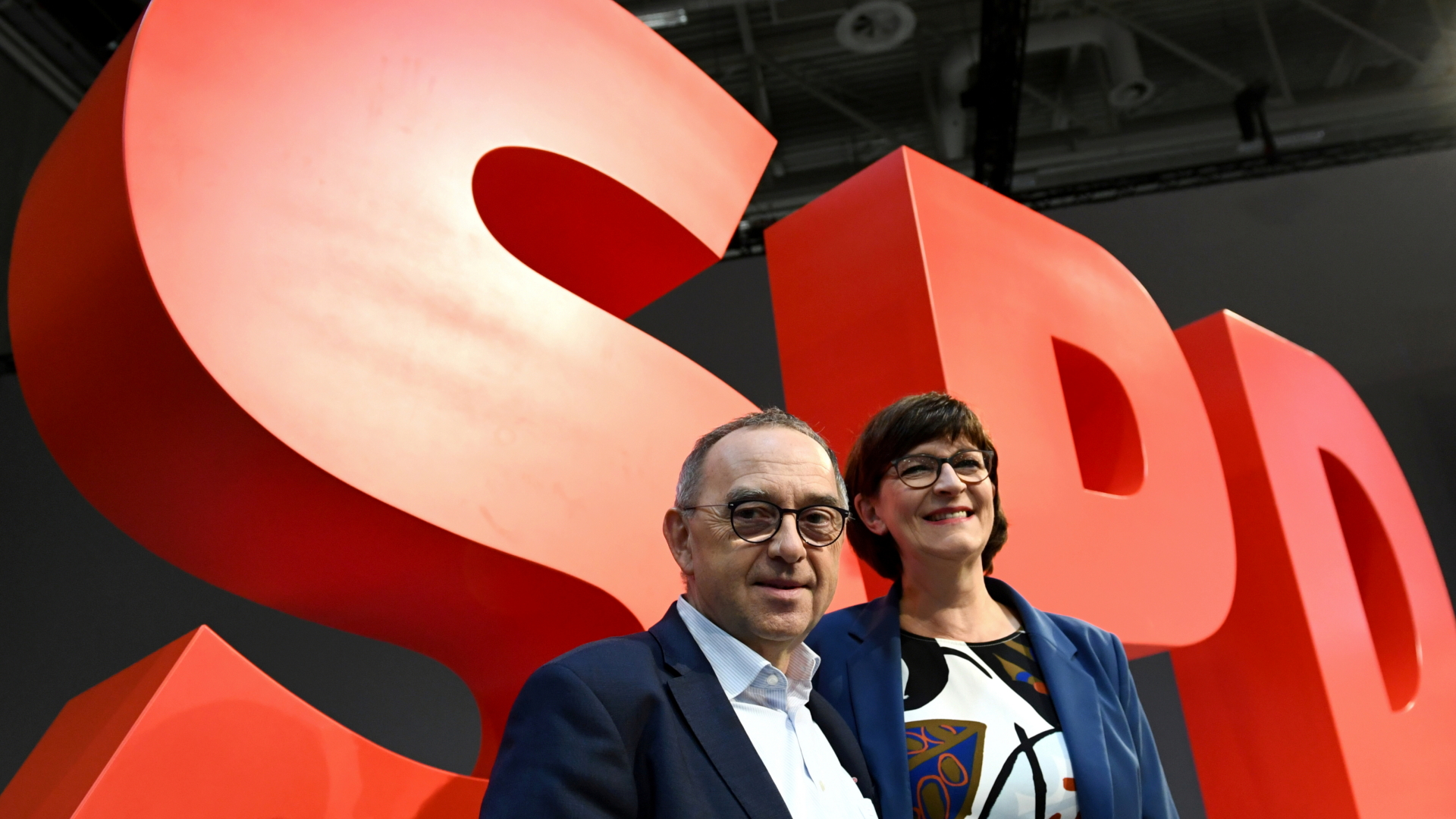 Norbert Walter-Borjans und Saskia Esken auf dem SPD-Bundesparteitag im Dezember 2019