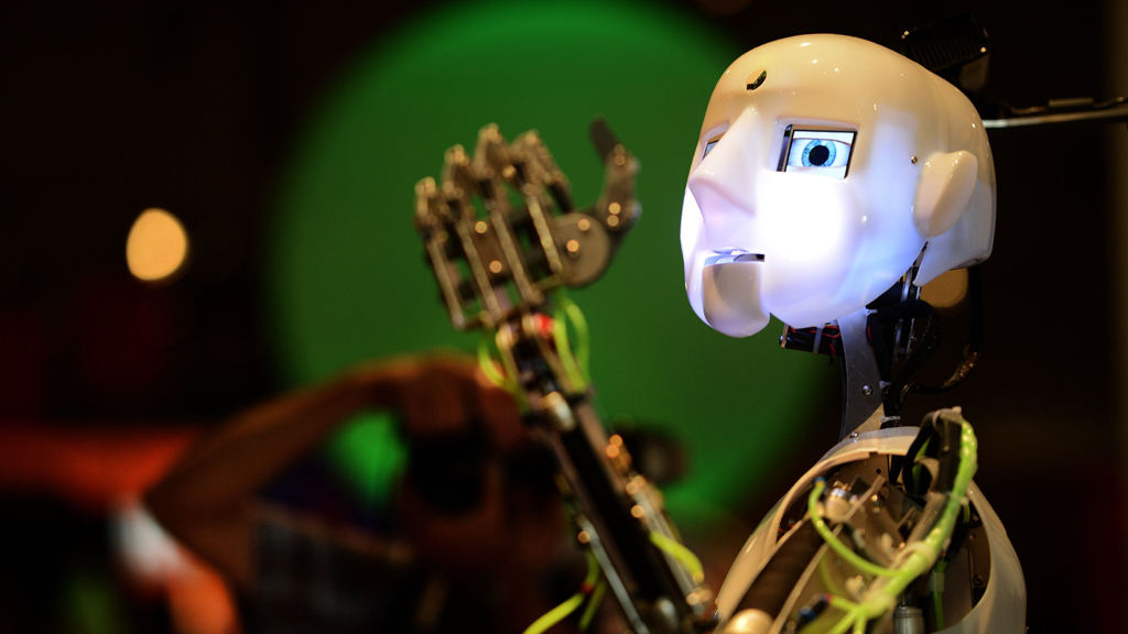 Ein Roboter wird auf der Messe "Ideen Park"