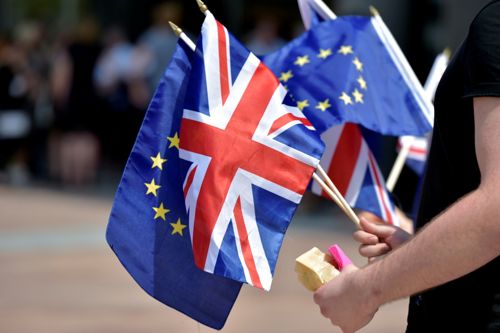 EU-Flagge und britische Flagge | REUTERS